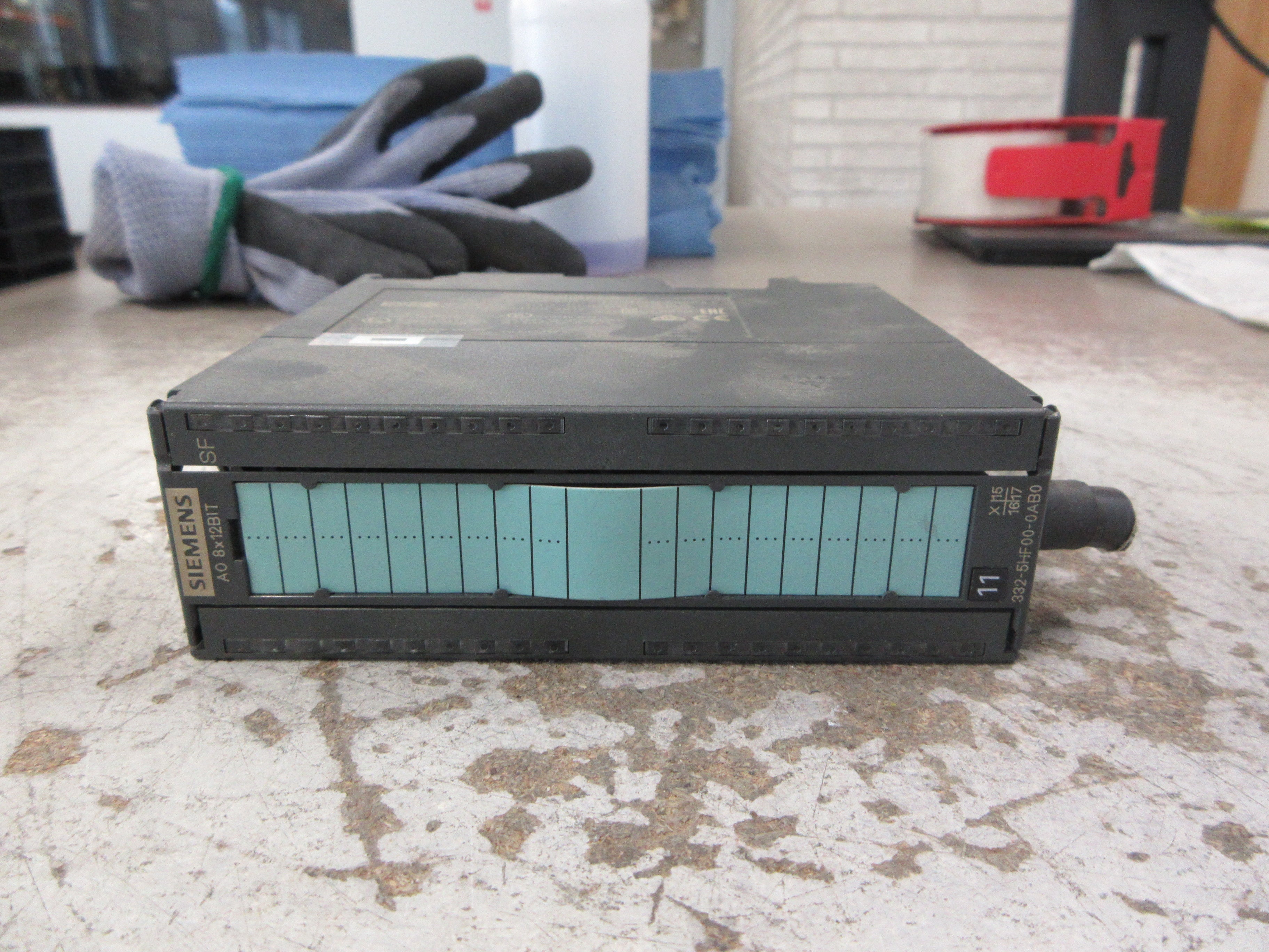 Siemens Simatic S7-300 Analog Output Module 6ES7 332-5HF00-0AB0 FS: 14 Used