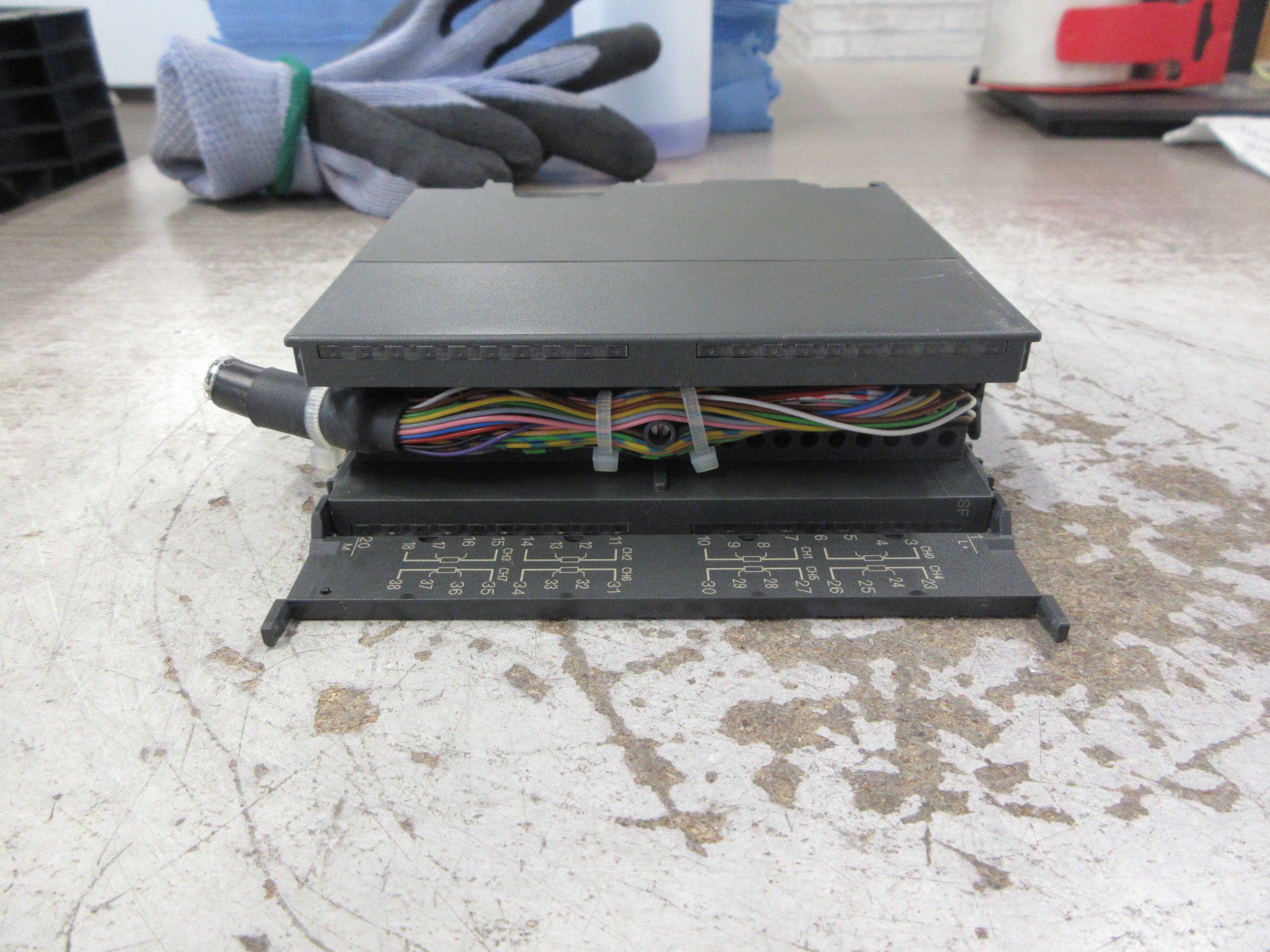 Siemens Simatic S7-300 Analog Output Module 6ES7 332-5HF00-0AB0 FS: 14 Used