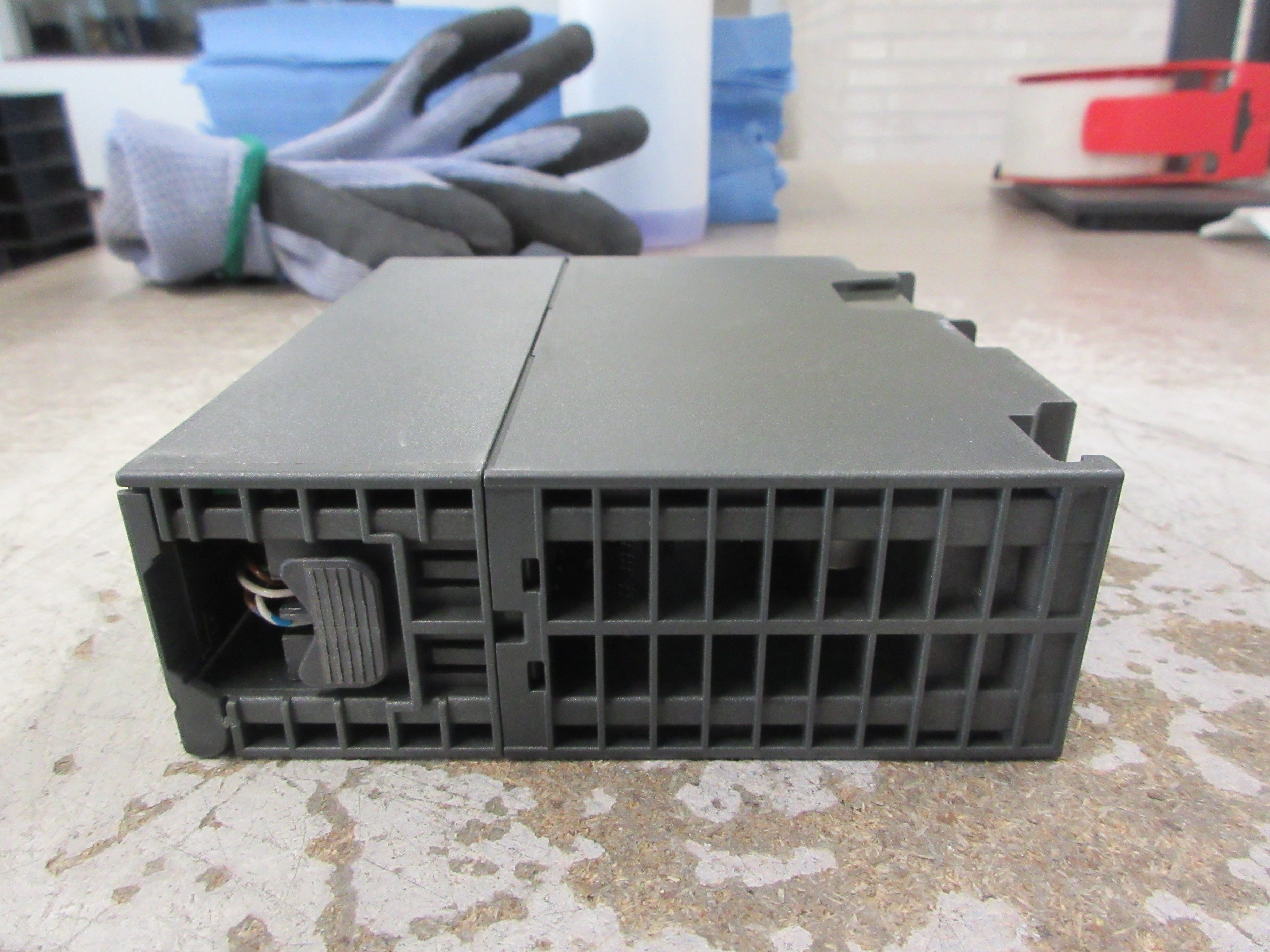 Siemens Simatic S7-300 Analog Output Module 6ES7 332-5HF00-0AB0 FS: 14 Used