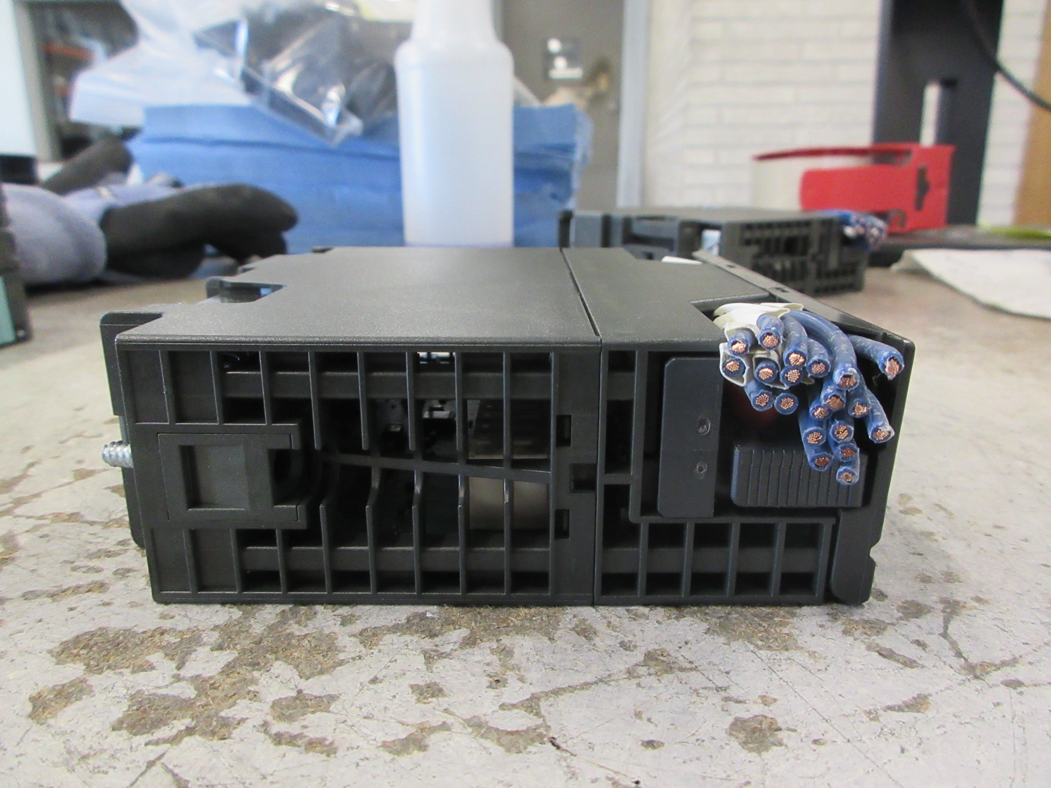 Siemens Simatic S7 Digital Output Module 6ES7 322-1HH01-0AA0 24VDC/240VAC Used