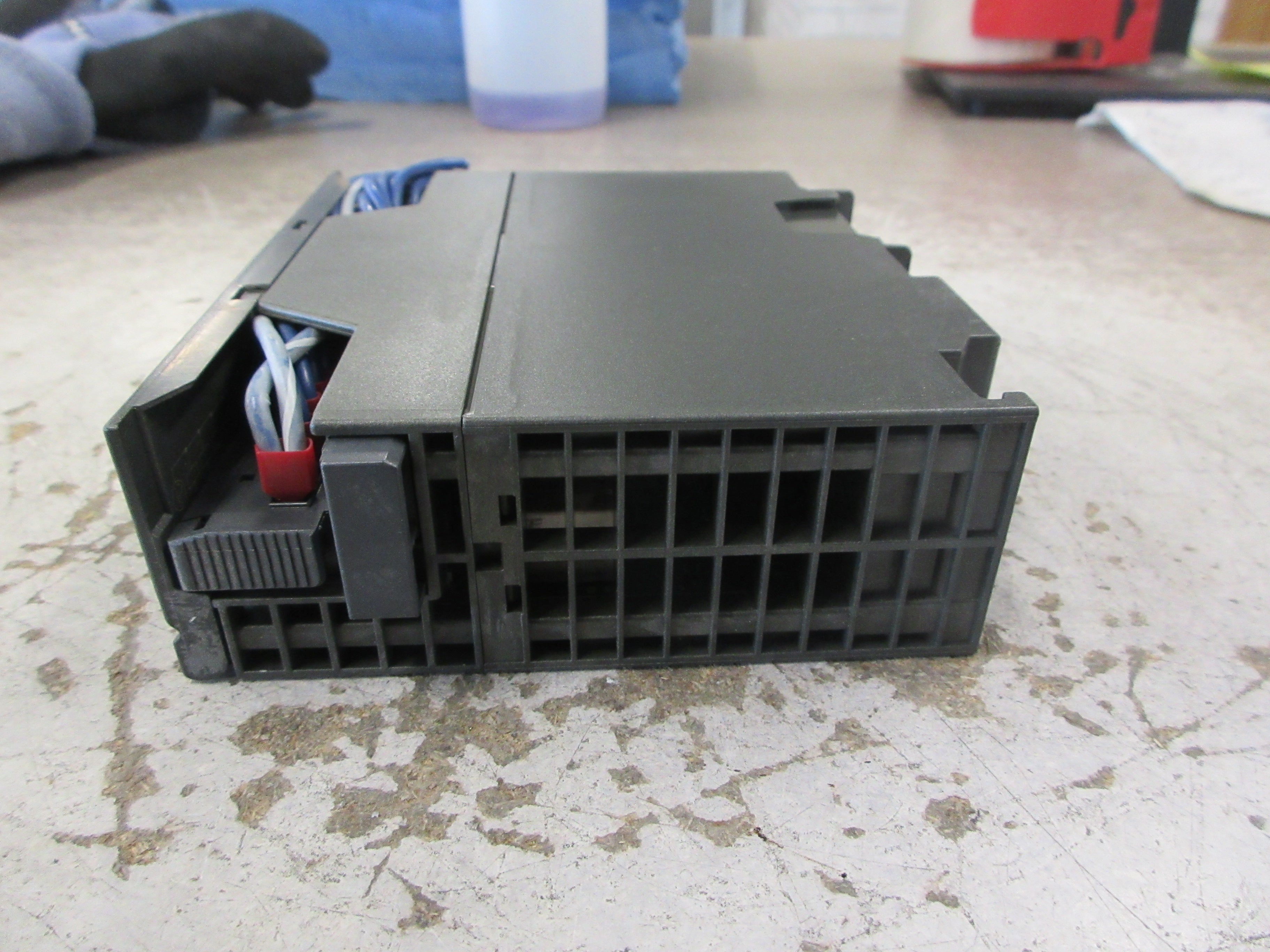 Siemens Simatic S7 Digital Output Module 6ES7 322-1HH01-0AA0 24VDC/240VAC Used