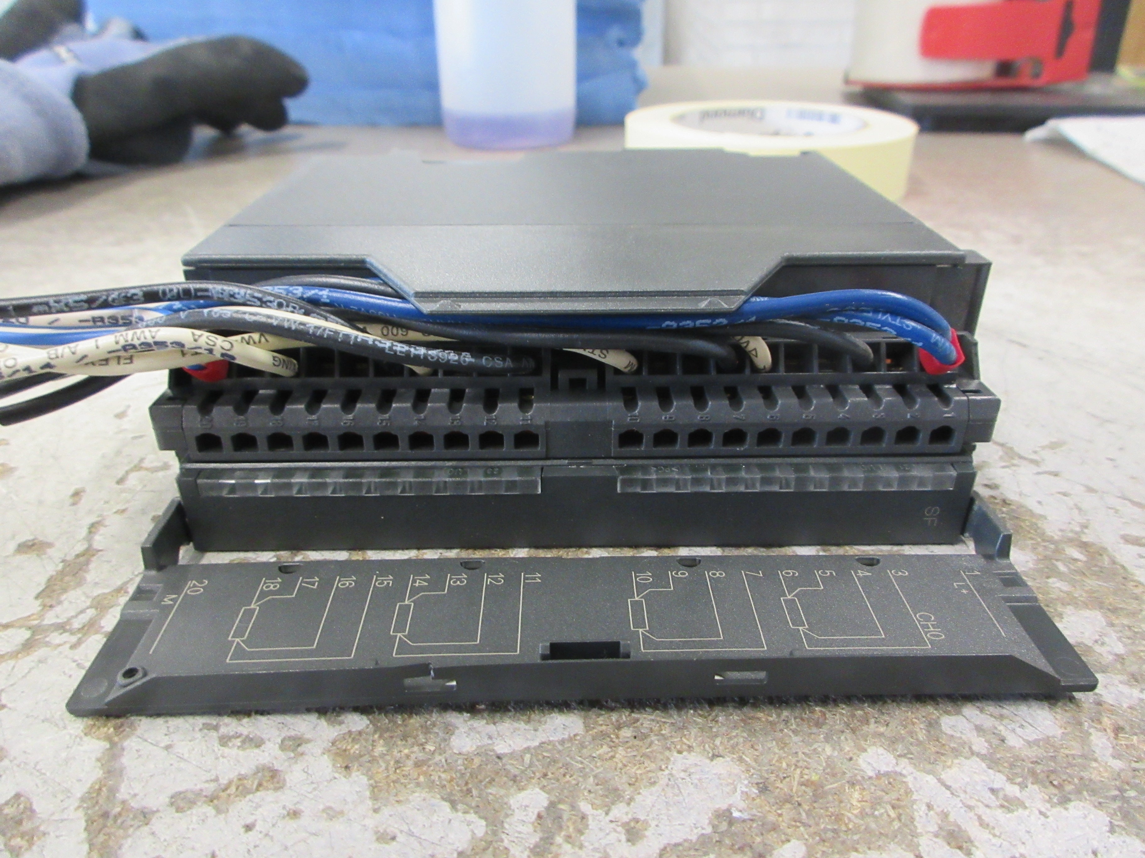 Siemens Simatic S7-300 Analog Output Module 6ES7 332-5HD01-0AB0 FS: 10 Used