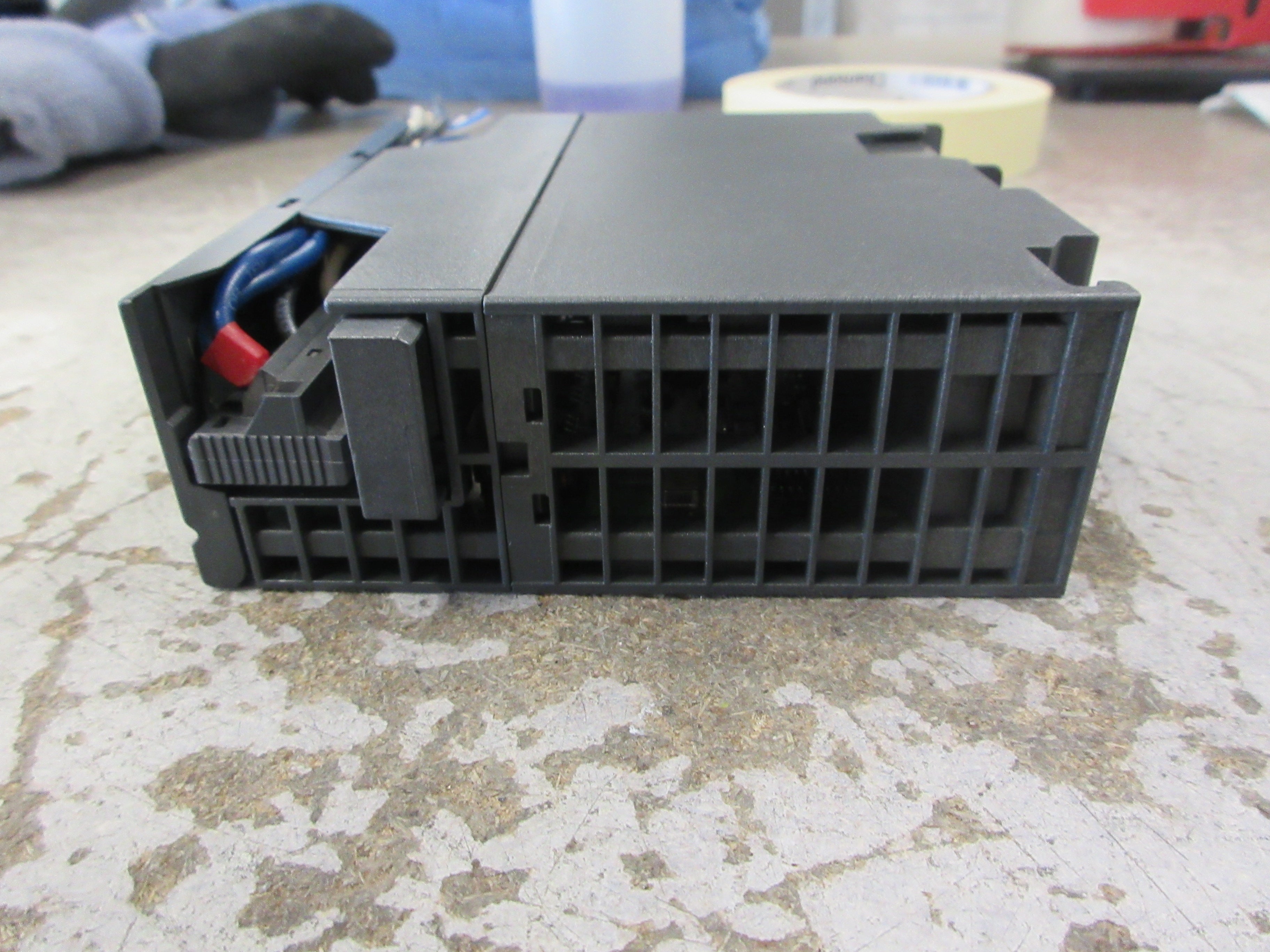 Siemens Simatic S7-300 Analog Output Module 6ES7 332-5HD01-0AB0 FS: 10 Used