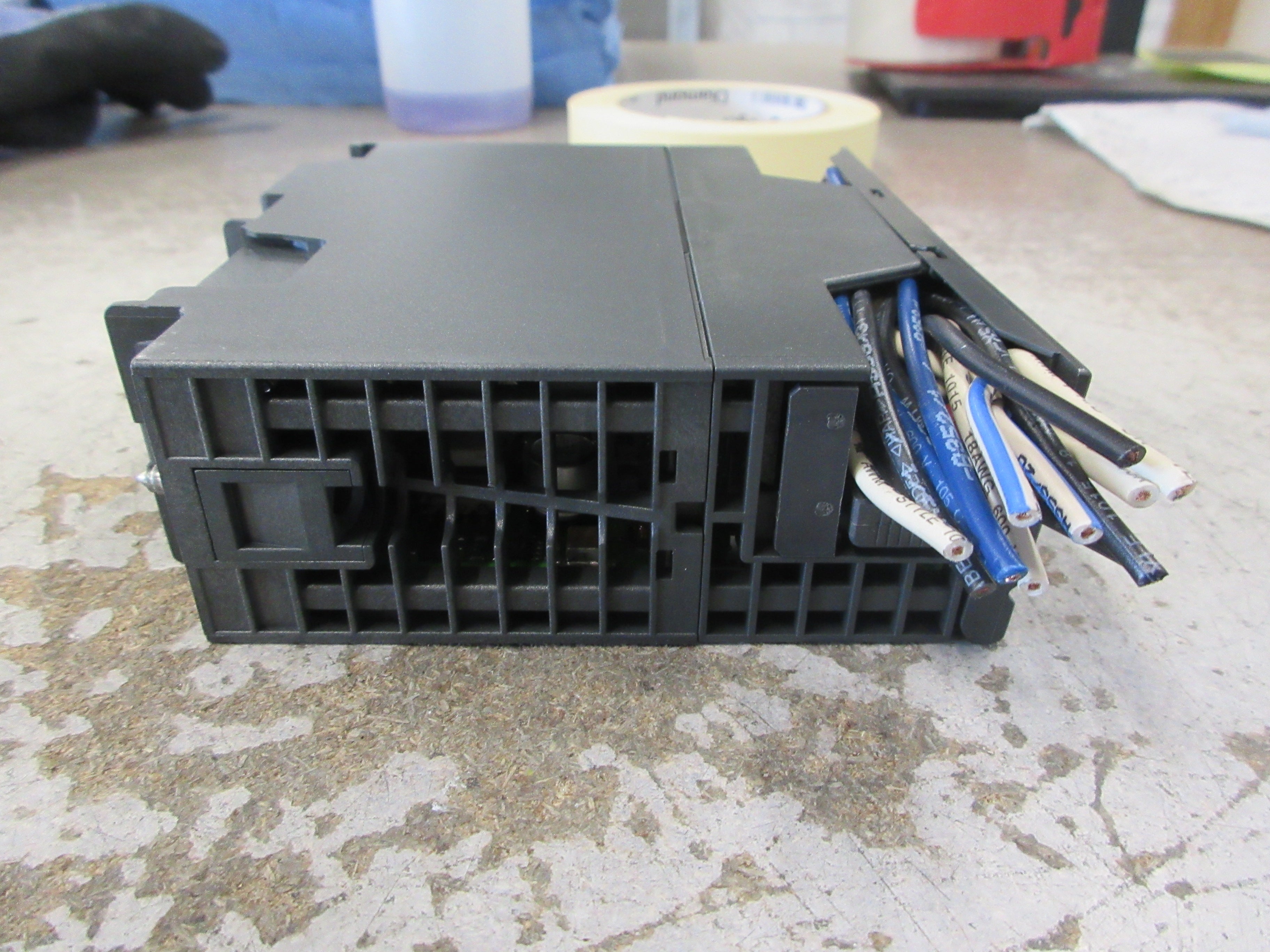 Siemens Simatic S7-300 Analog Output Module 6ES7 332-5HD01-0AB0 FS: 10 Used