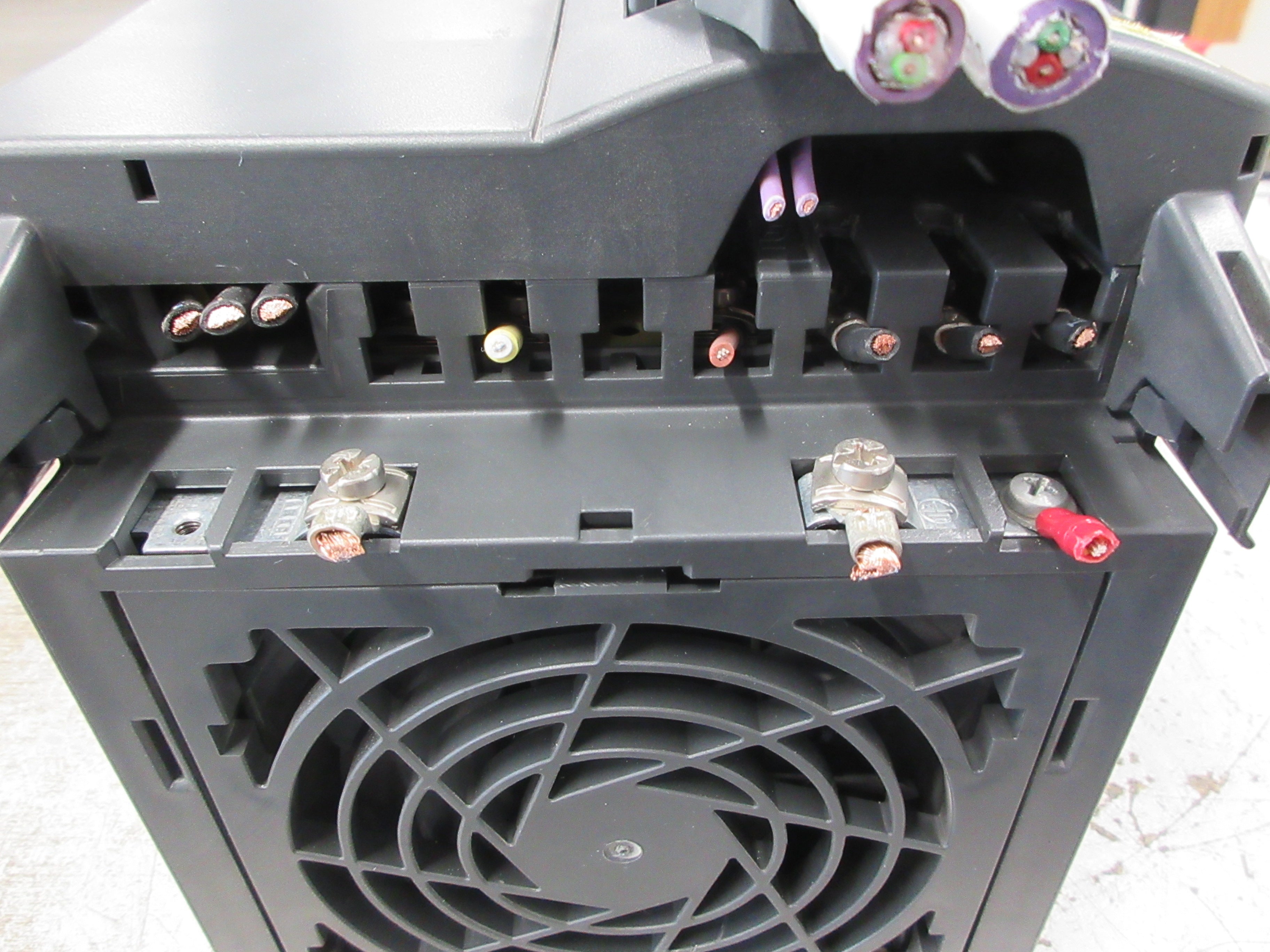 Siemens Micromaster 440 AC Drive 6SE6440-2UD27-5CA1 10HP 3Ph Used