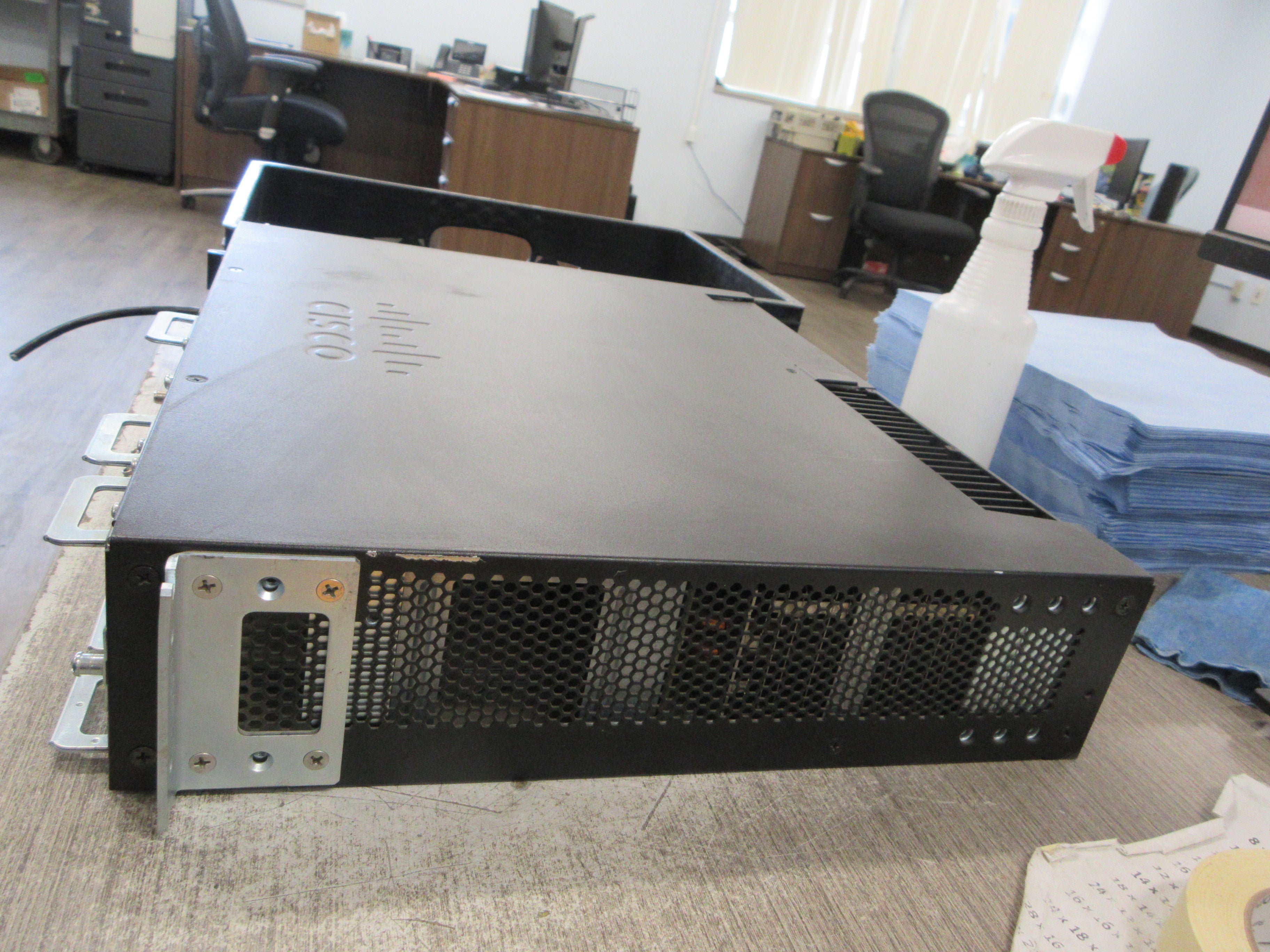 Cisco 2000 Series Connected Grid Router CGR-2010/K9 V02 Used