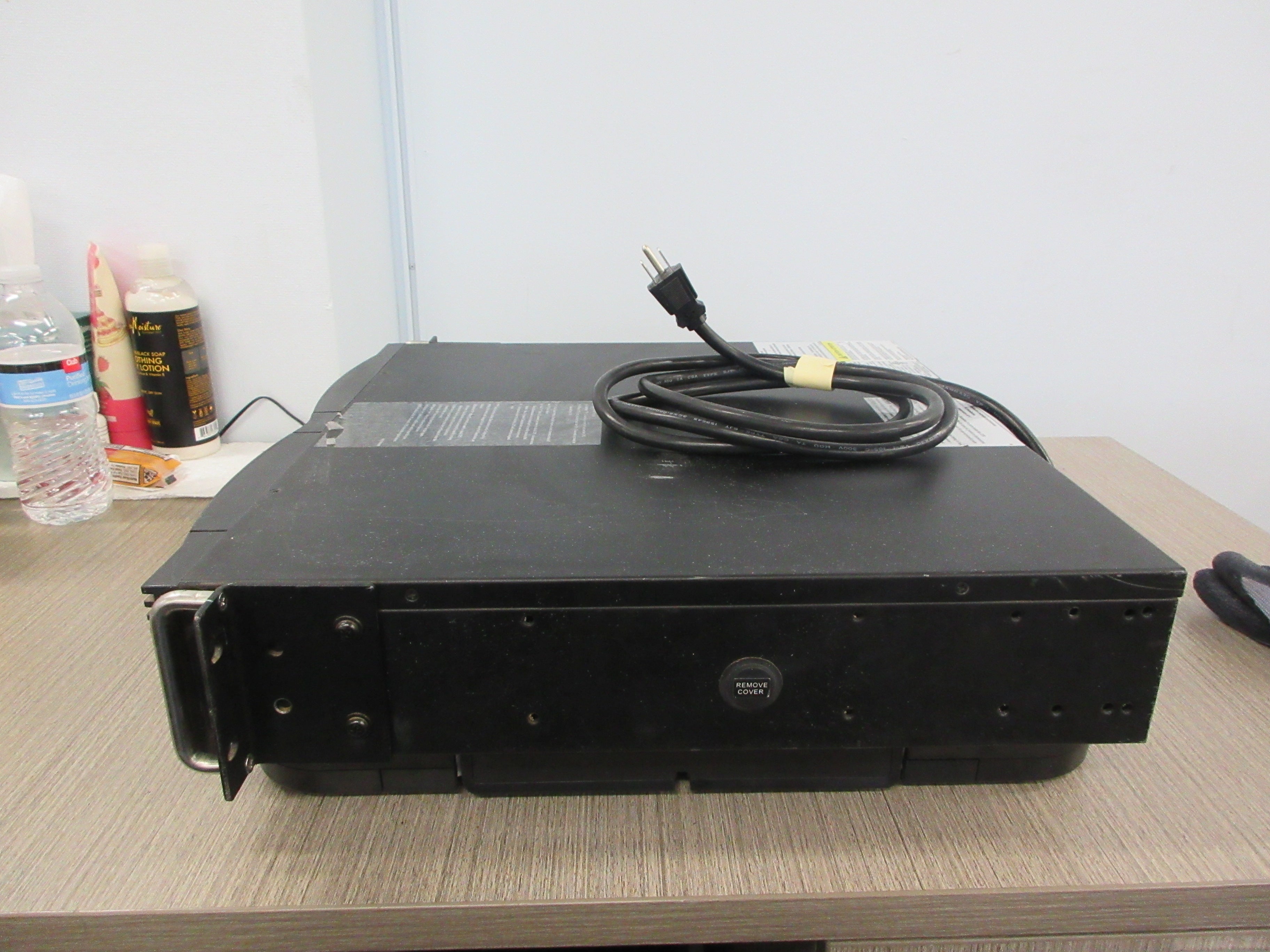 Toshiba 1000 Series UPS UT1A1A015C6RKB2 1500VA/1050W Used