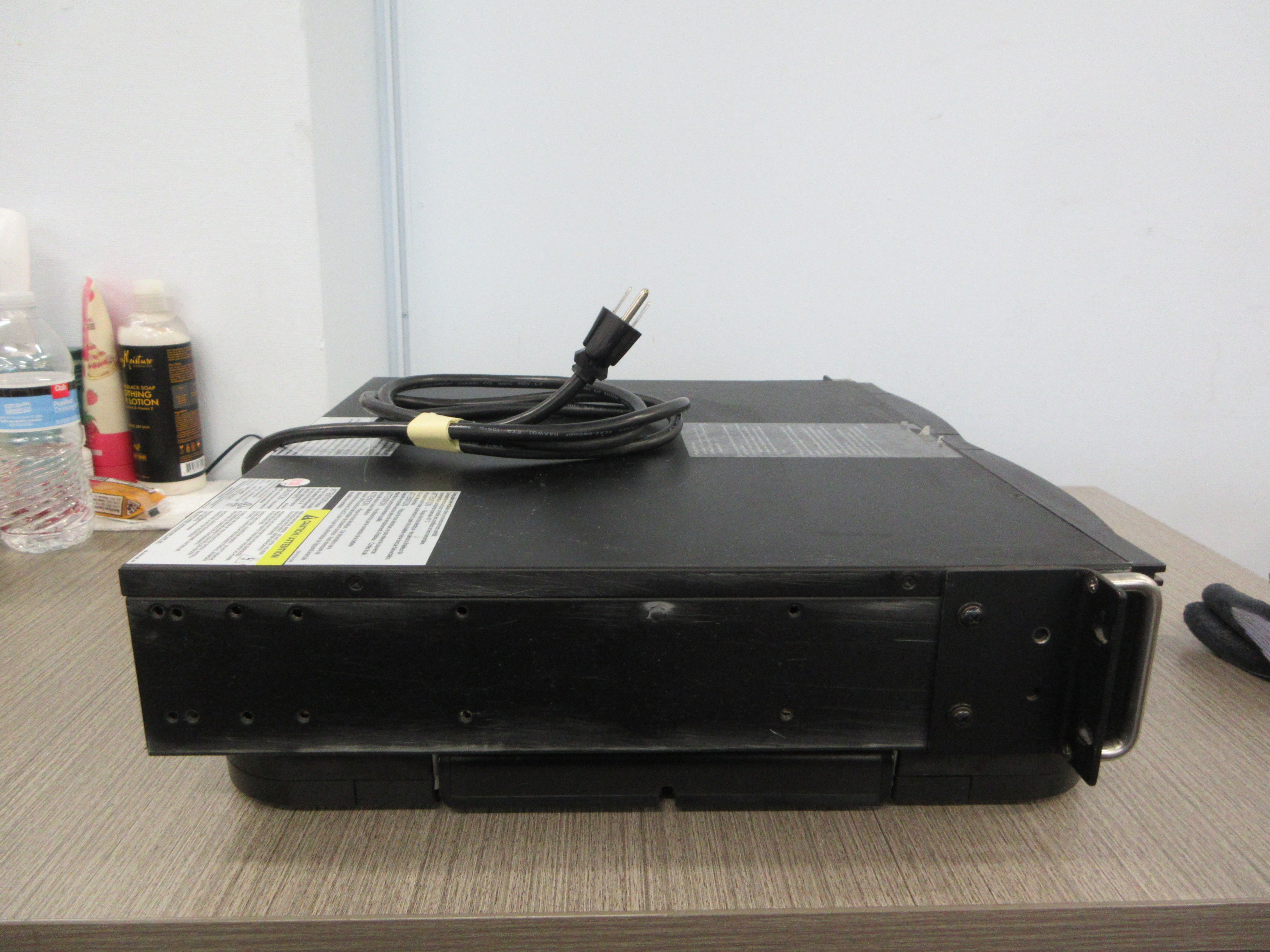 Toshiba 1000 Series UPS UT1A1A015C6RKB2 1500VA/1050W Used