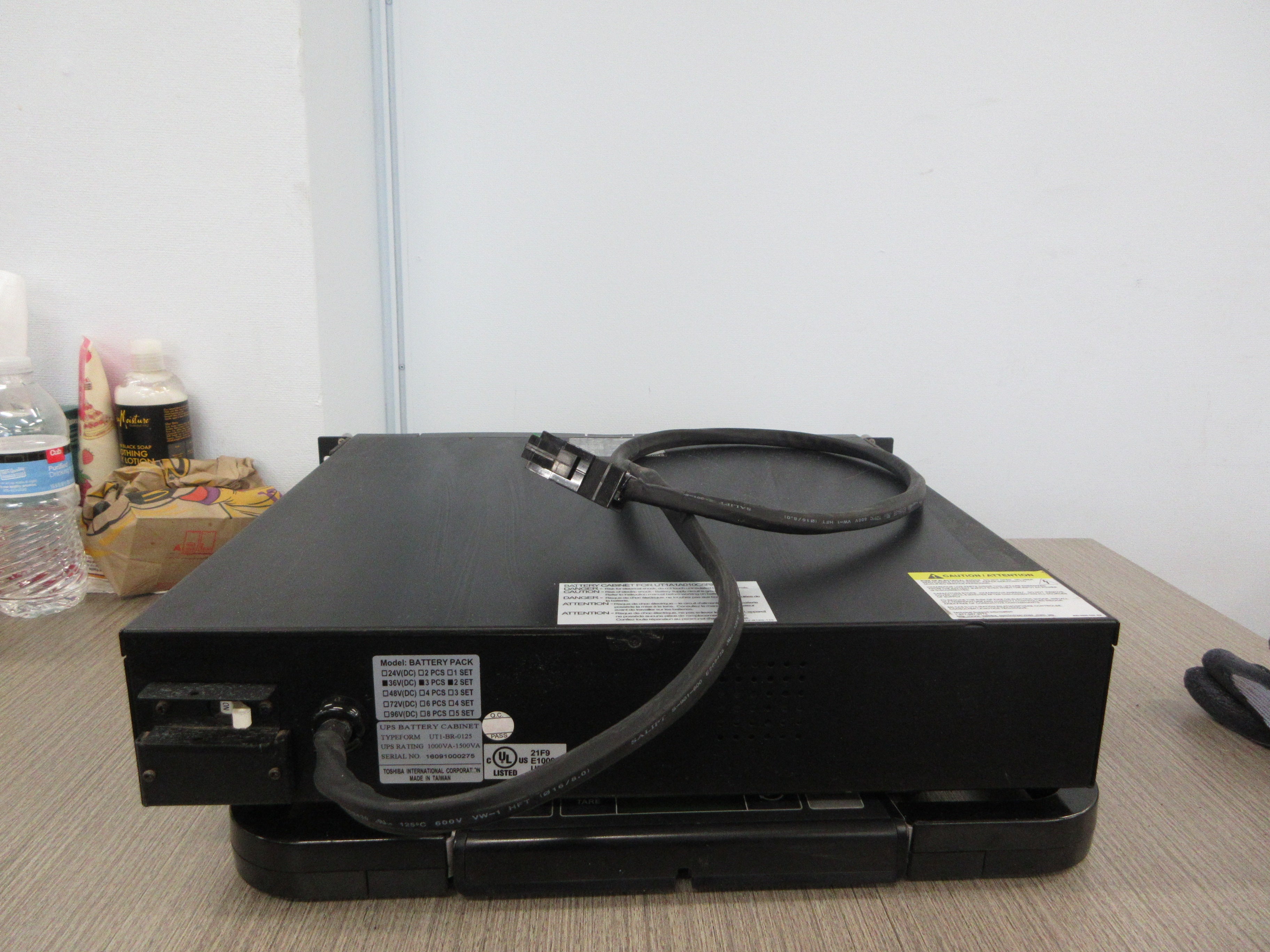 Toshiba 1000 Series UPS Battery Cabinet UT1-BR-0125 1000-1500VA Used
