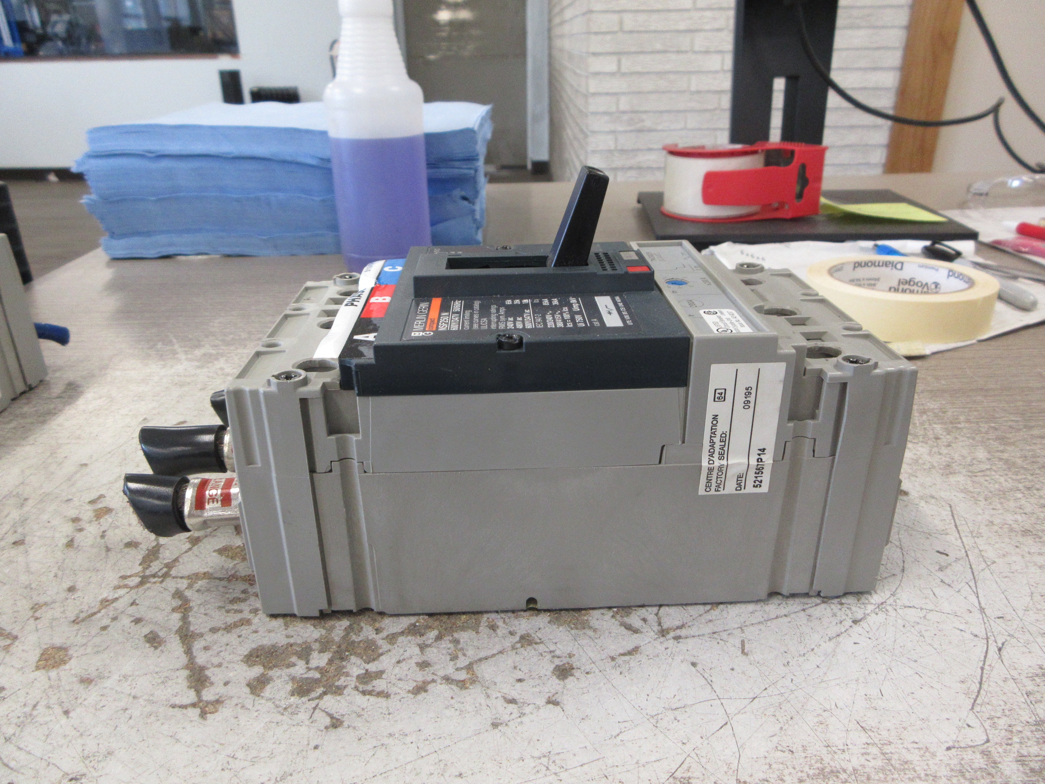 Merlin Gerin Circuit Breaker NSF250 N 200A 600V 3P Used