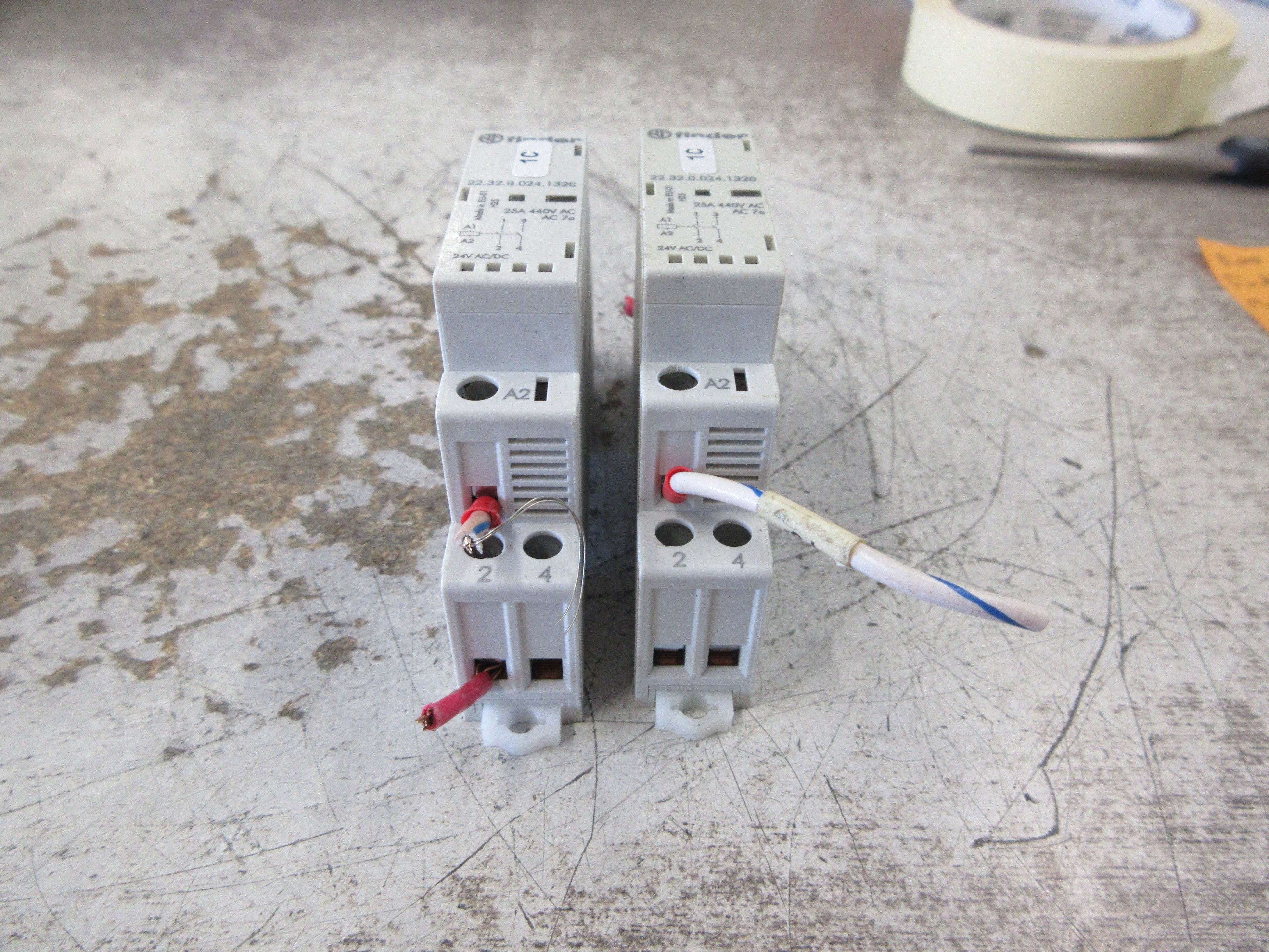 Finder Modular Contactor 22.32.0.024.1320 25A 440V 24V AC/DC Coil Used