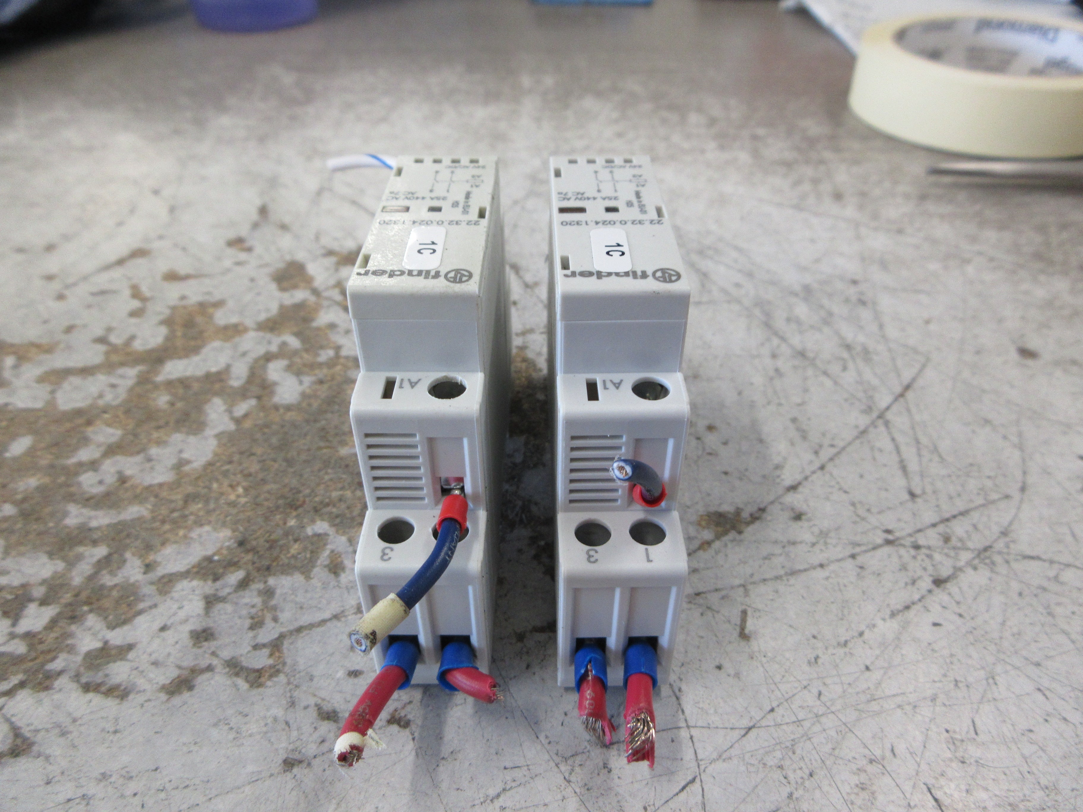 Finder Modular Contactor 22.32.0.024.1320 25A 440V 24V AC/DC Coil Used