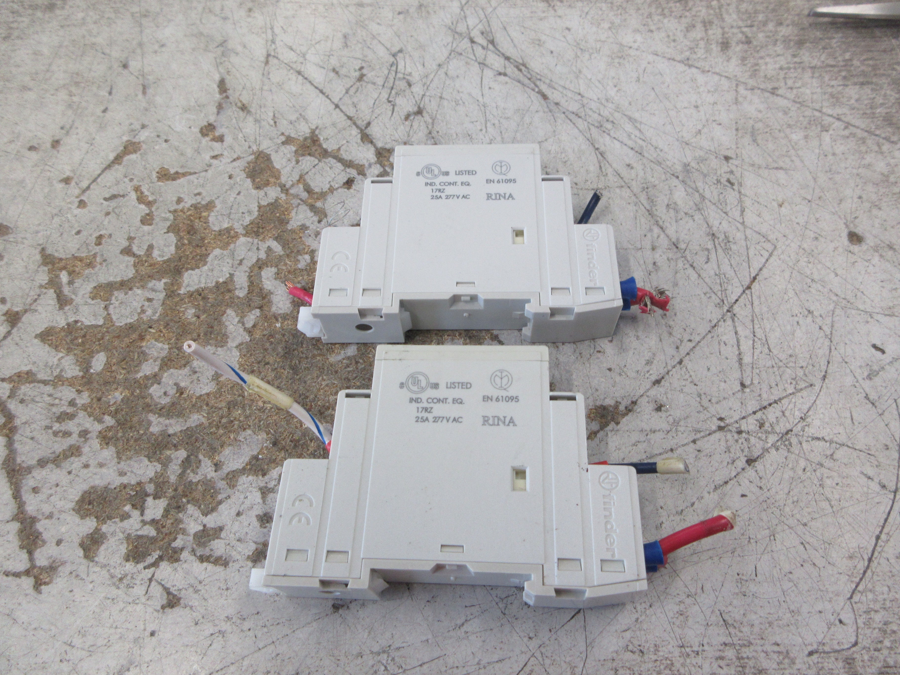Finder Modular Contactor 22.32.0.024.1320 25A 440V 24V AC/DC Coil Used