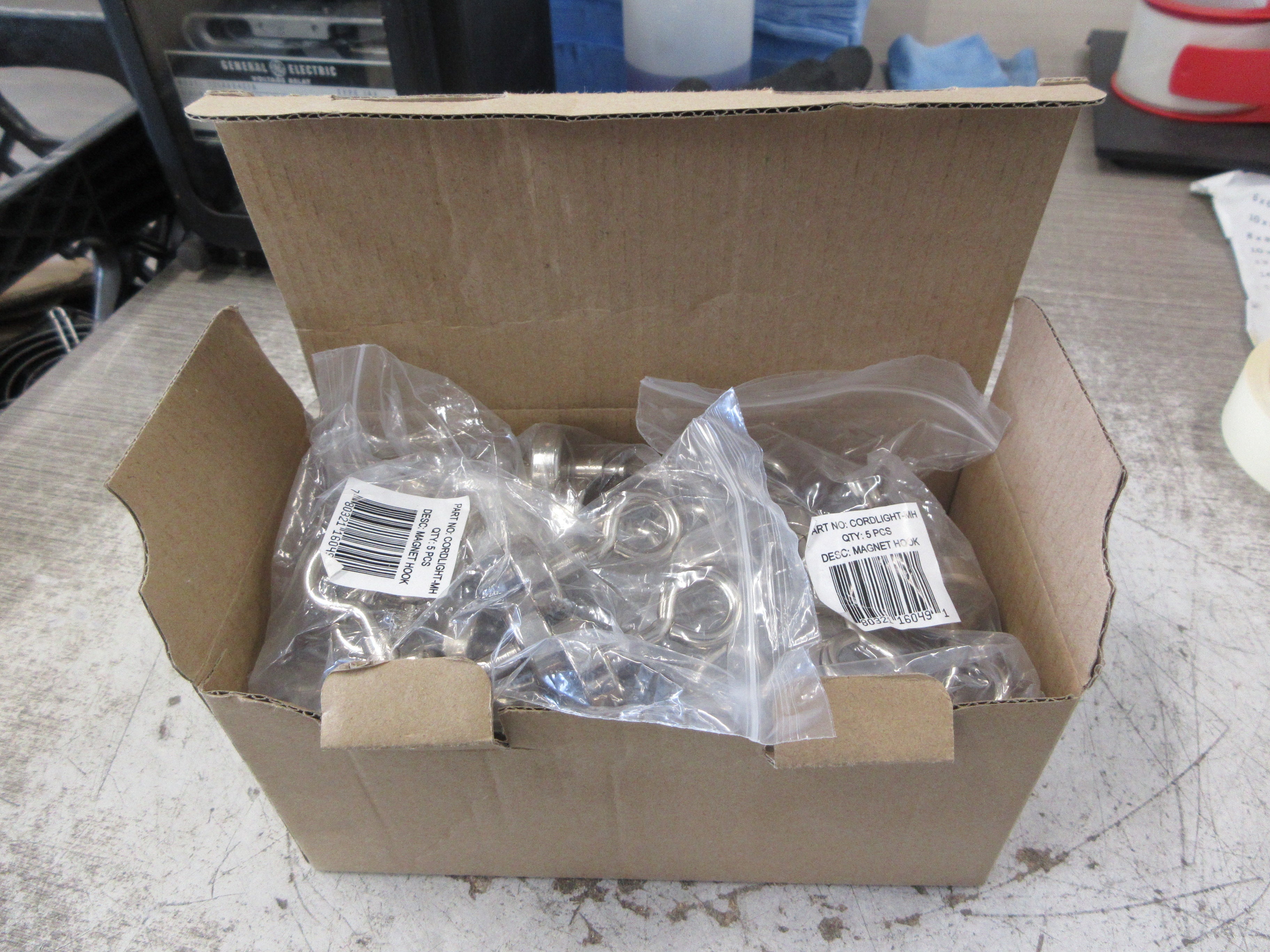 Epco Magnet Hook CORDLIGHT-MH 22lbs. Holding Force Chrome New Surplus