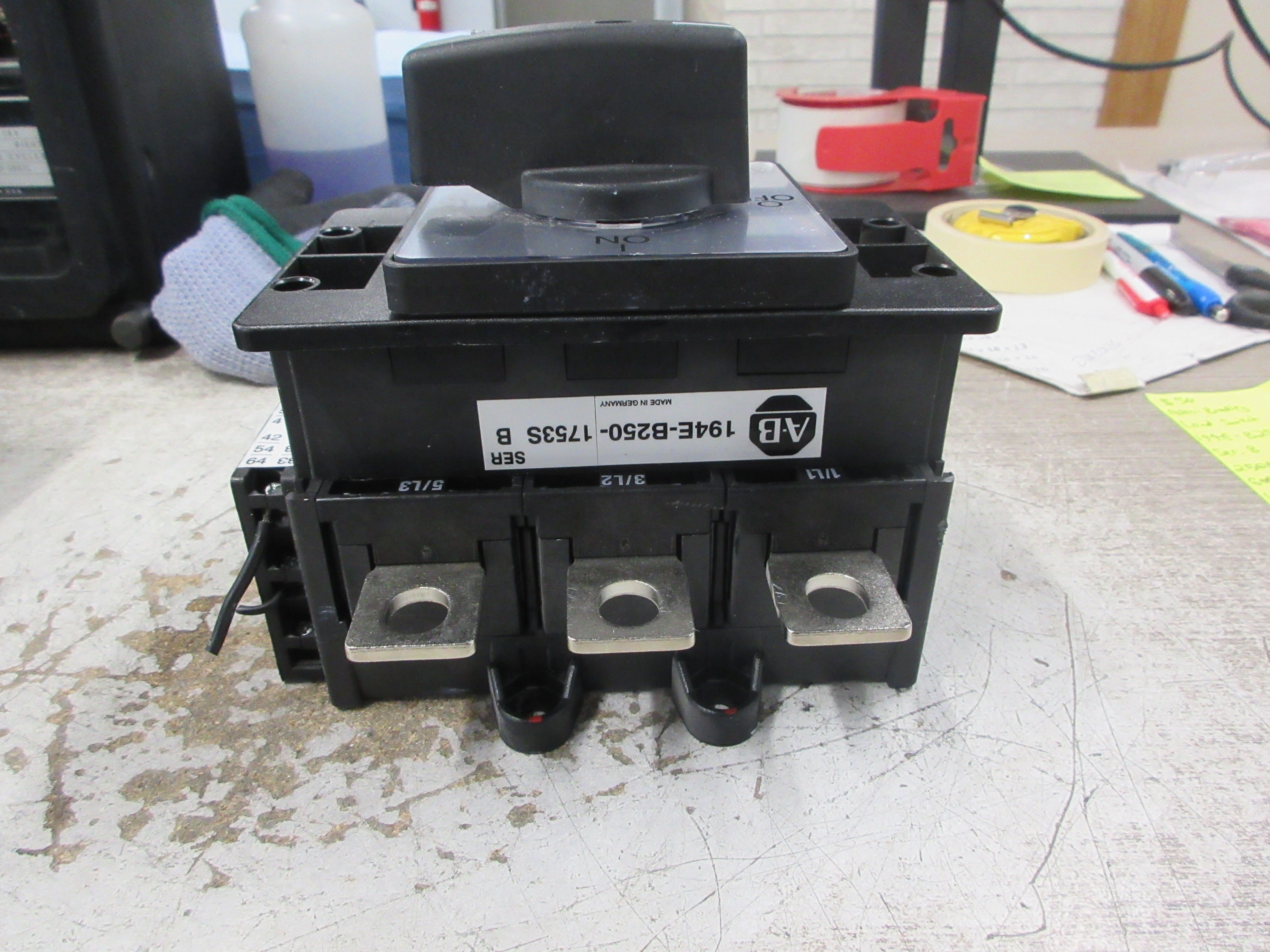 Allen-Bradley Load Switch 194E-B250-1753S Ser. B 250A 600V Used