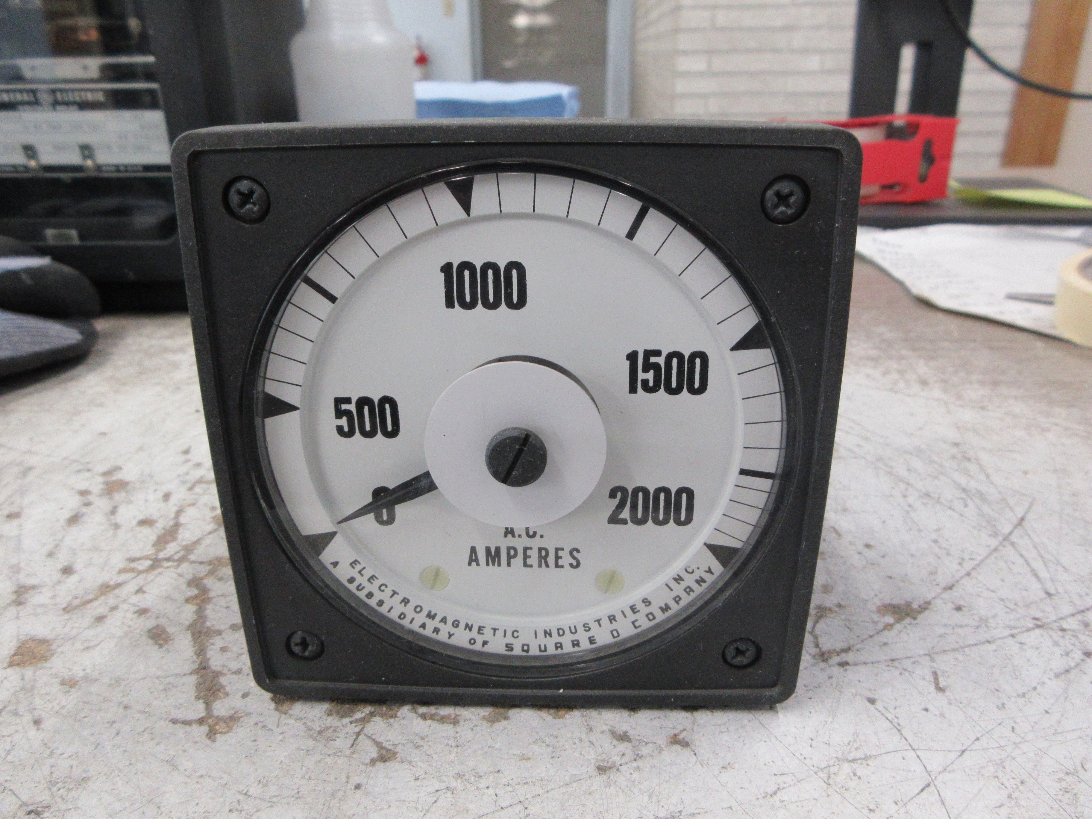 Square D AC Ammeter EAIAF Range: 0-2000A Used