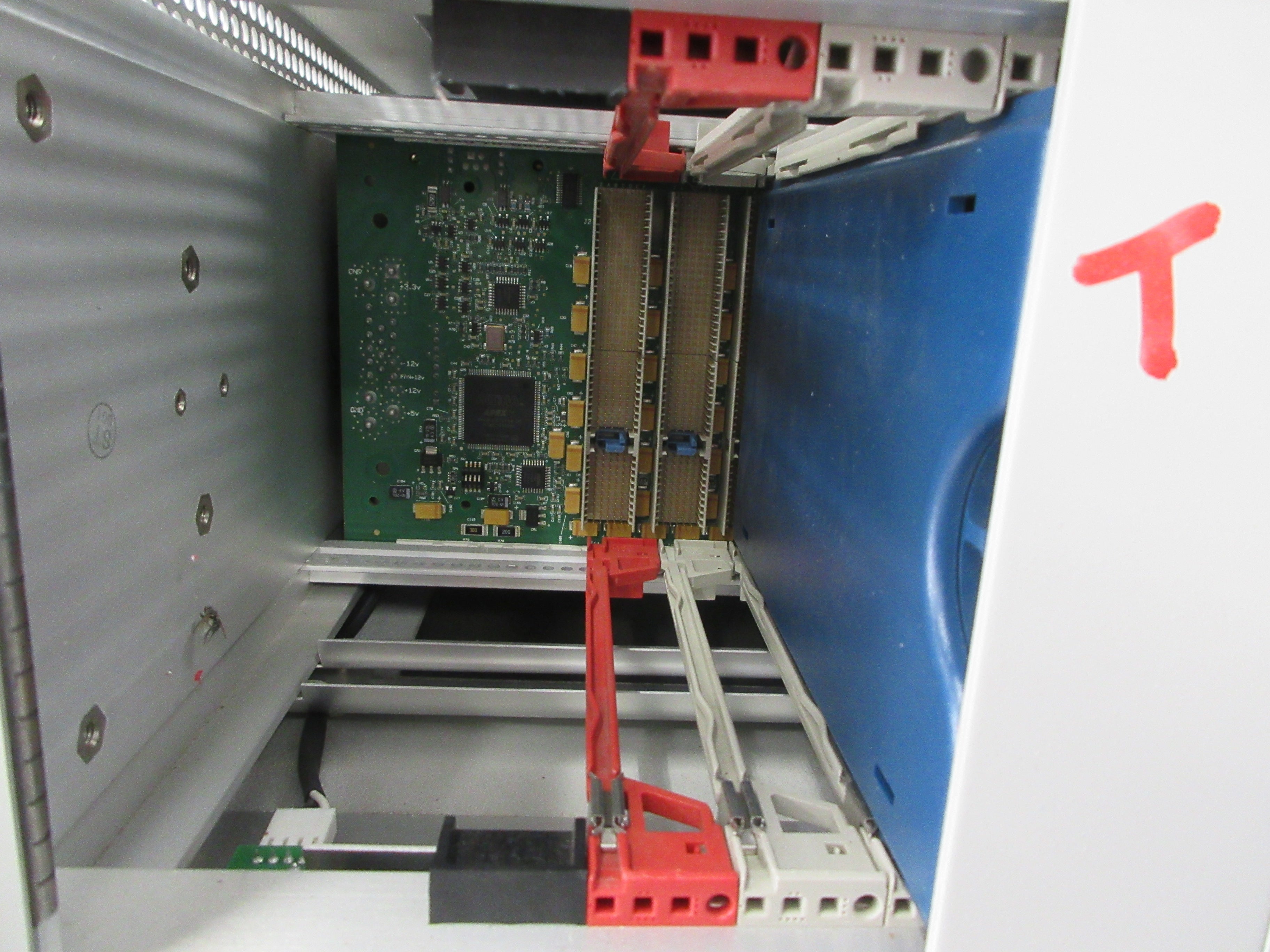 National Instruments PXI-1042 Chassis 188079G-01 Rev. 01 8-Slot Used
