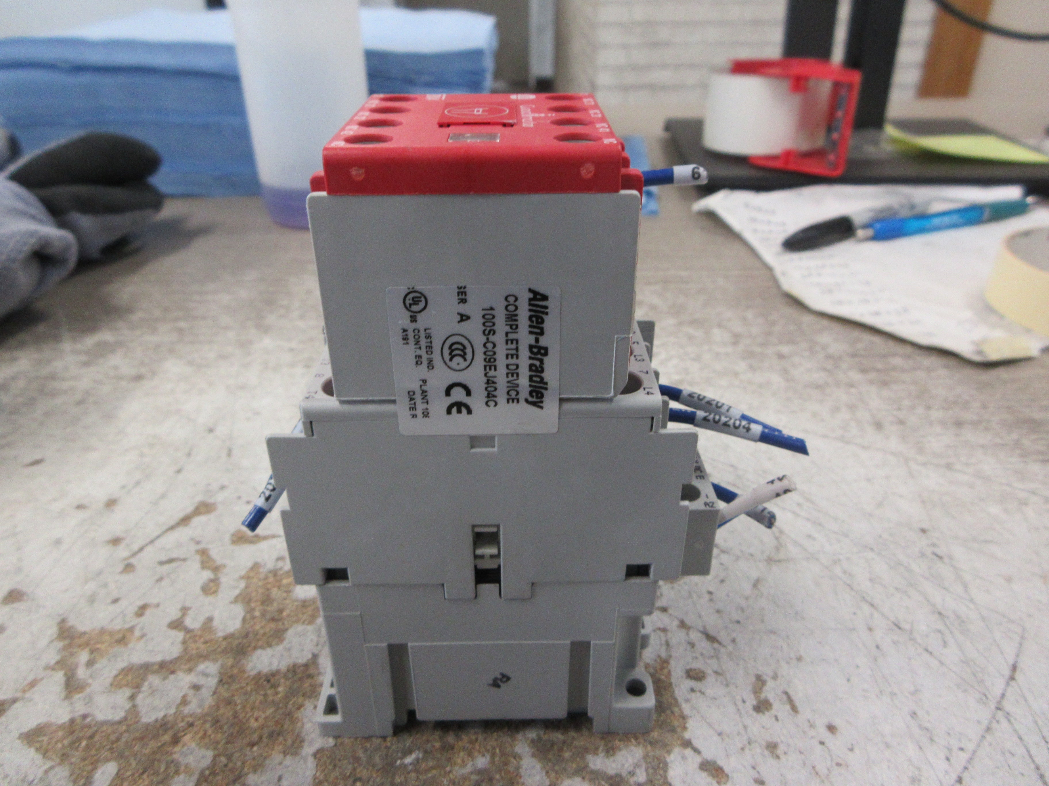 Allen-Bradley Safety Relay 100S-C09EJ404C Ser. A 24VDC 25A 600V Used