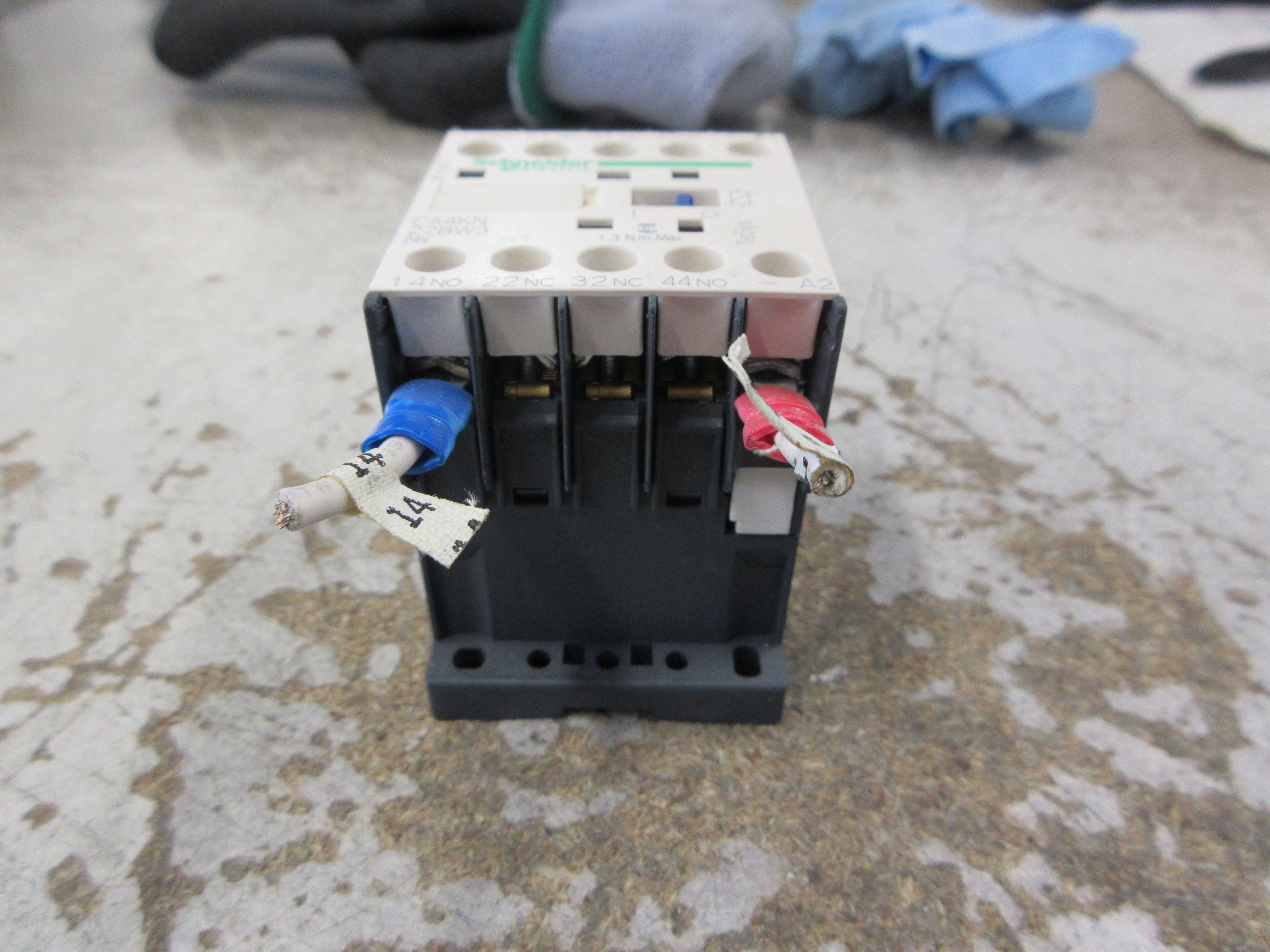 Schneider Electric Contactor CA4KN 22BW3 24VDC Coil Used