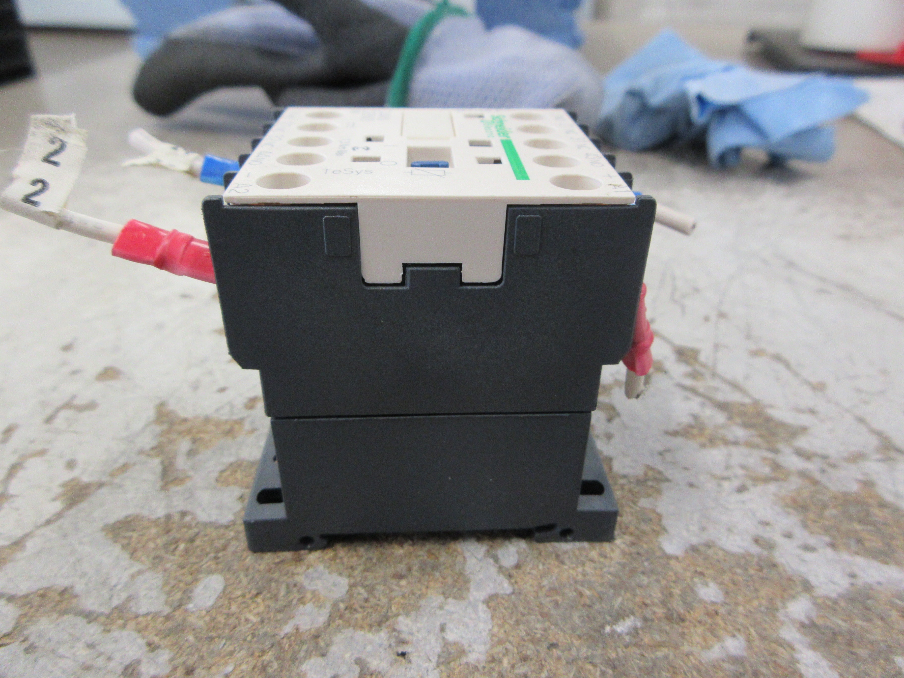 Schneider Electric Contactor CA4KN 22BW3 24VDC Coil Used