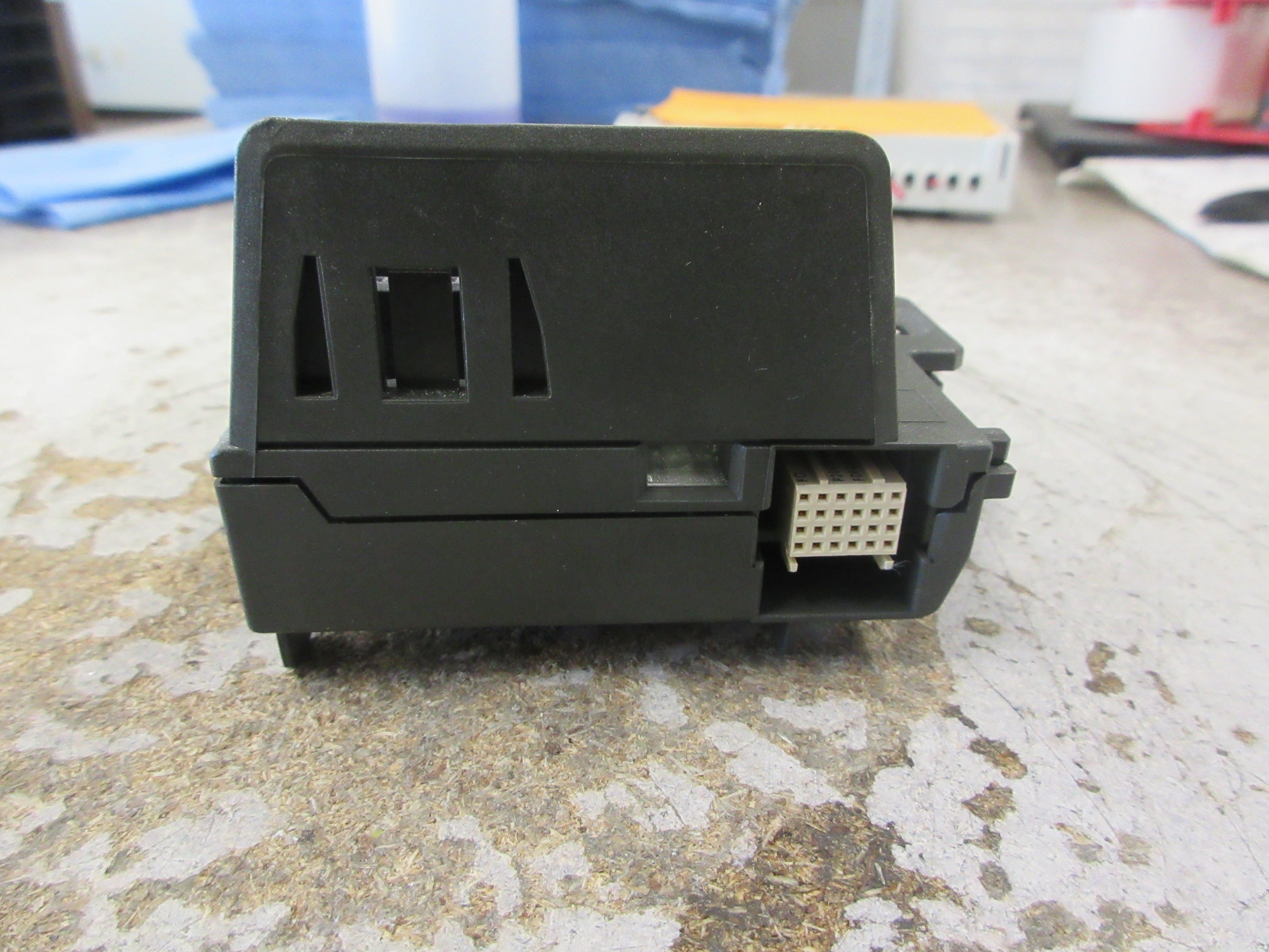 Siemens Bus Module 6ES7 195-7HB00-0XA0 E-Stand: 05 Used