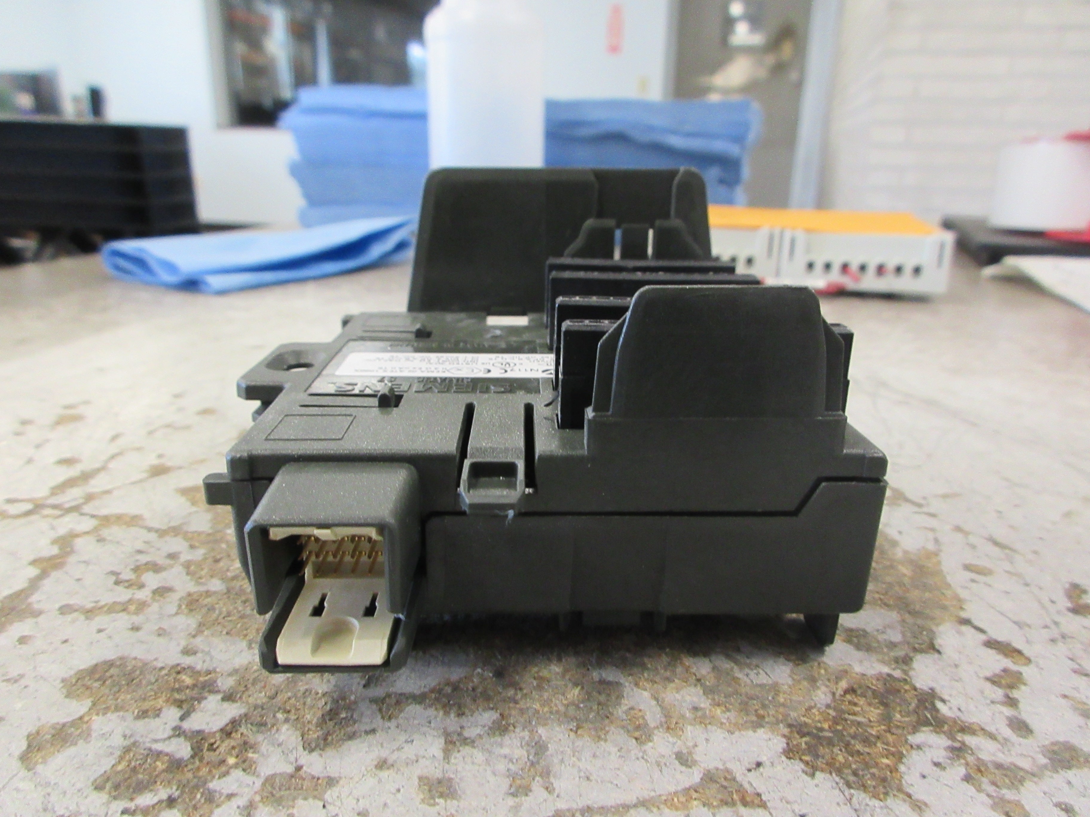Siemens Bus Module 6ES7 195-7HB00-0XA0 E-Stand: 05 Used