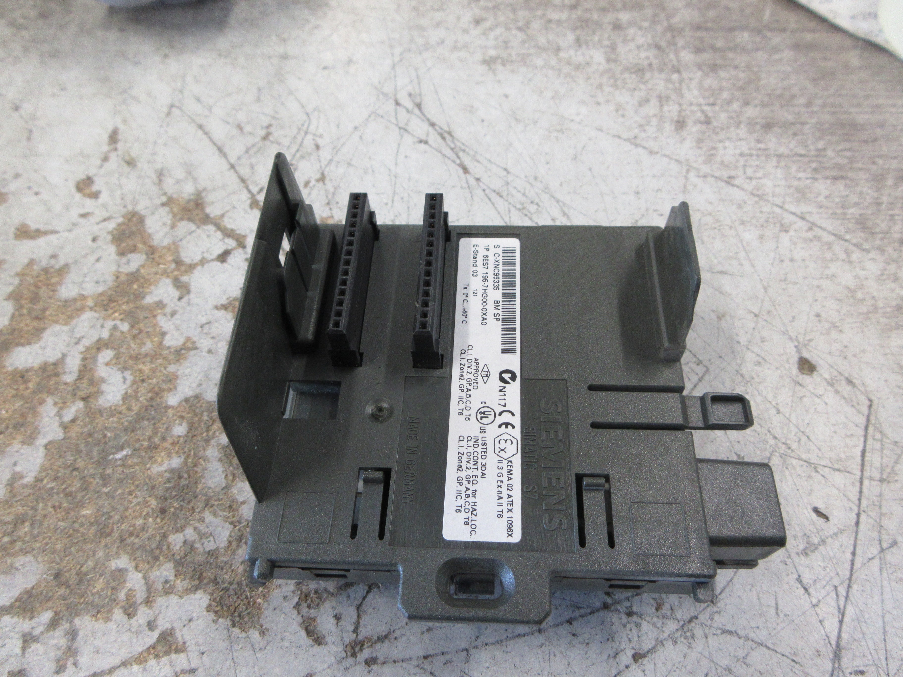 Siemens Simatic S7 Bus Module 6ES7-195-7HG00-0XA0 E-Stand: 03 Used