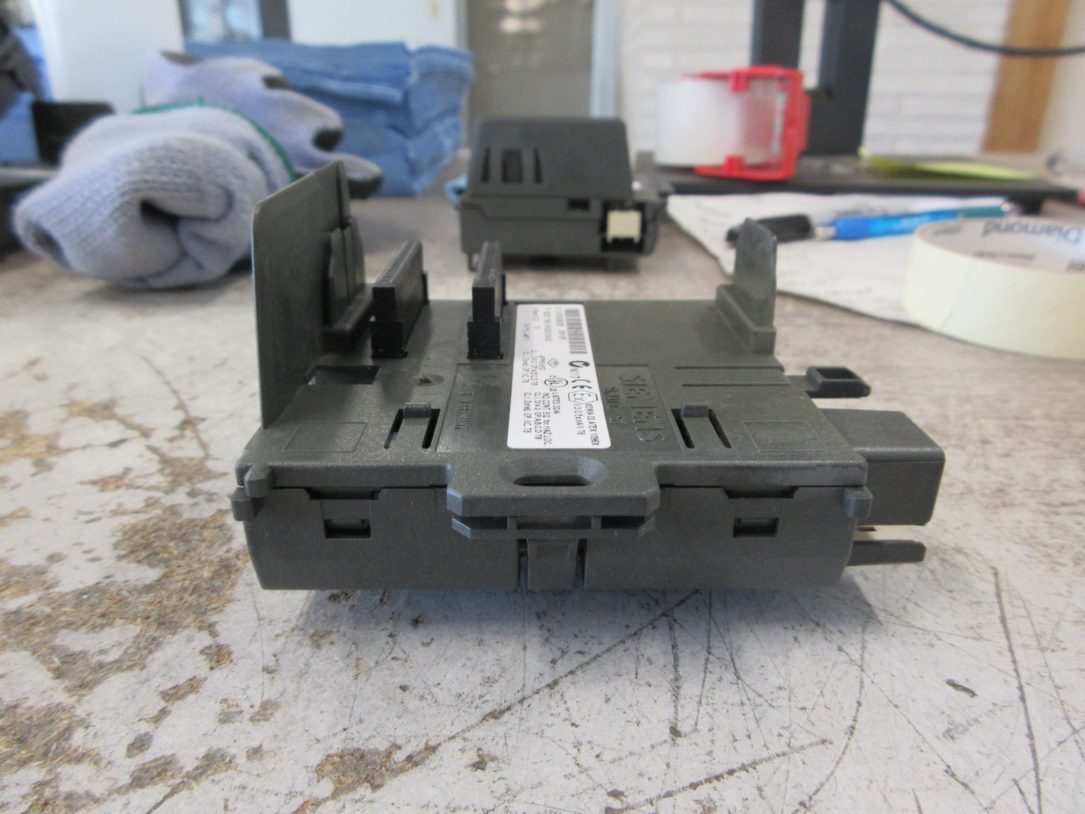 Siemens Simatic S7 Bus Module 6ES7-195-7HG00-0XA0 E-Stand: 03 Used