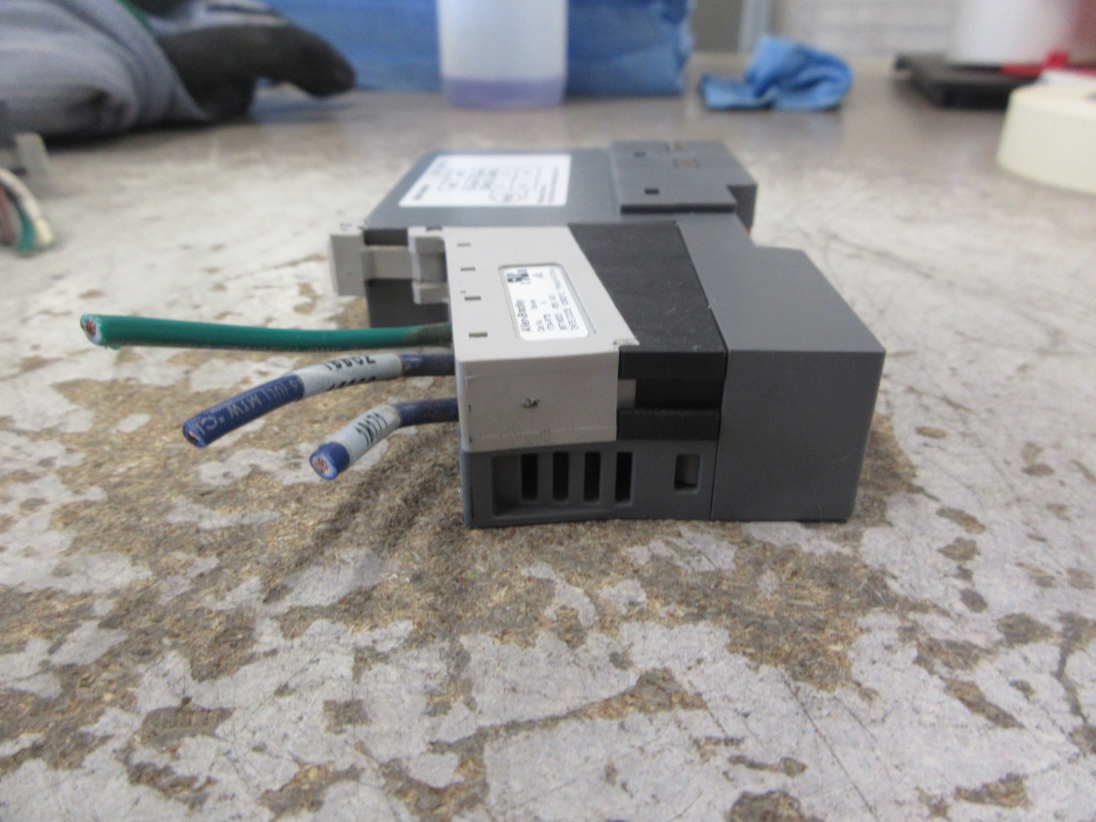 Allen-Bradley Point I/O Field Distributor Module 1734-FPD Ser. B Used