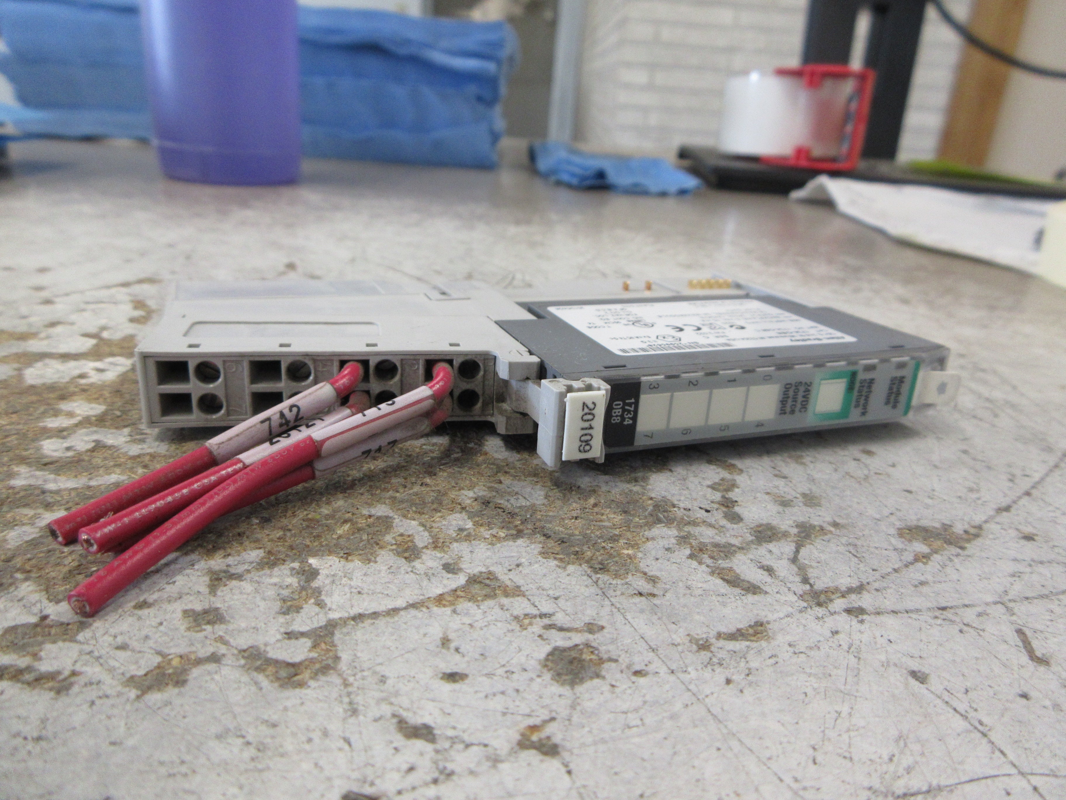 Allen-Bradley Point I/O Digital Output Module 1734-OB8 Ser. C FW: 3.022 Used