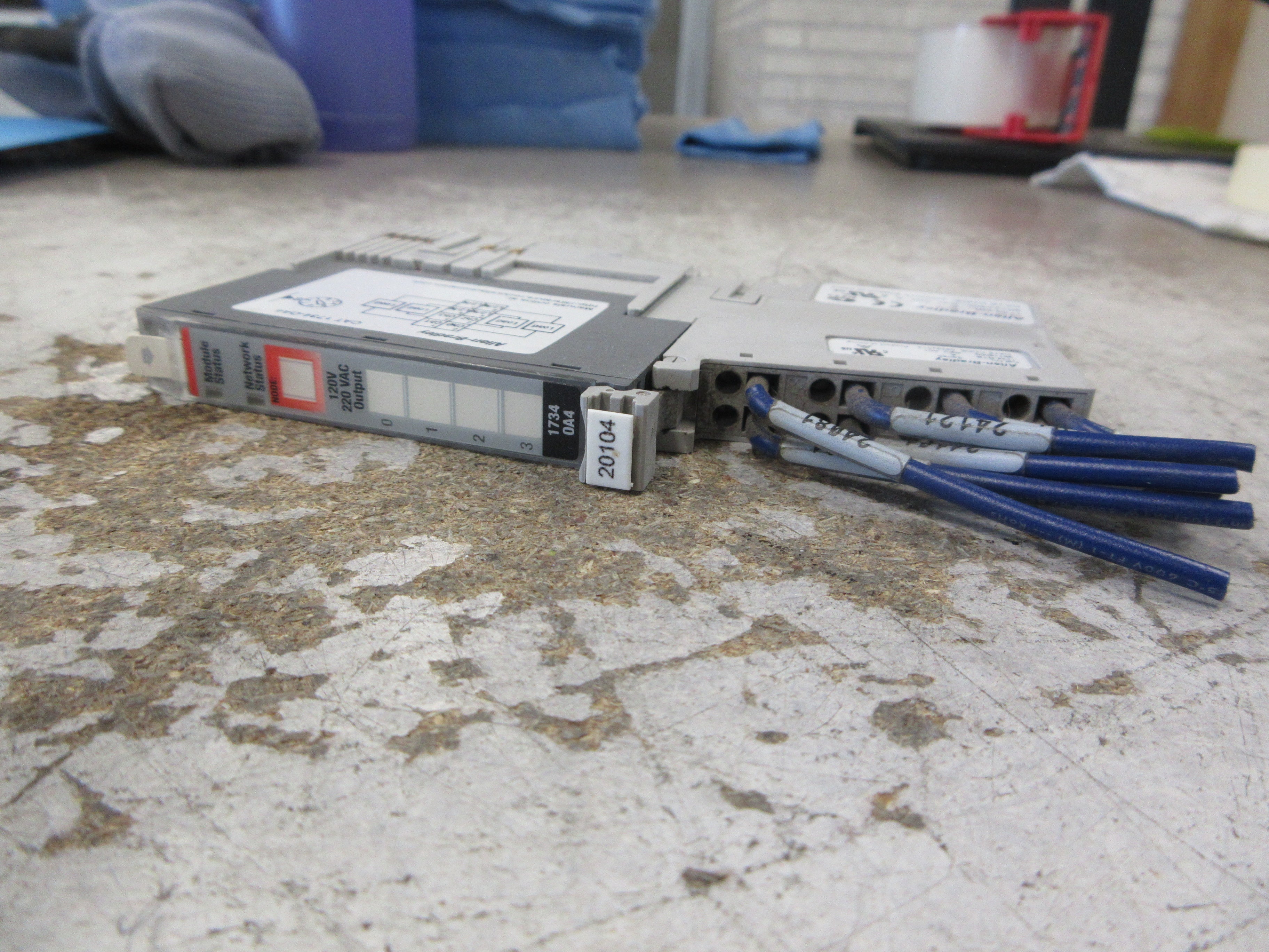 Allen-Bradley Point I/O Digital Output Module 1734-OA4 Ser. C FW: 3.022 Used