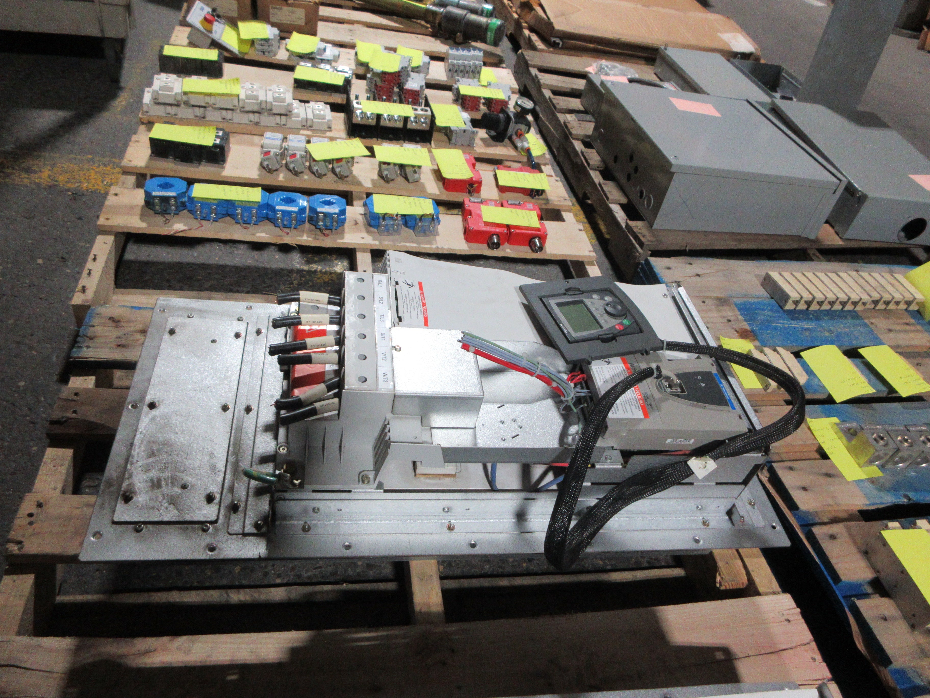 Telemecanique Altivar 61 AC Drive ATV61HD55N4 75HP Used