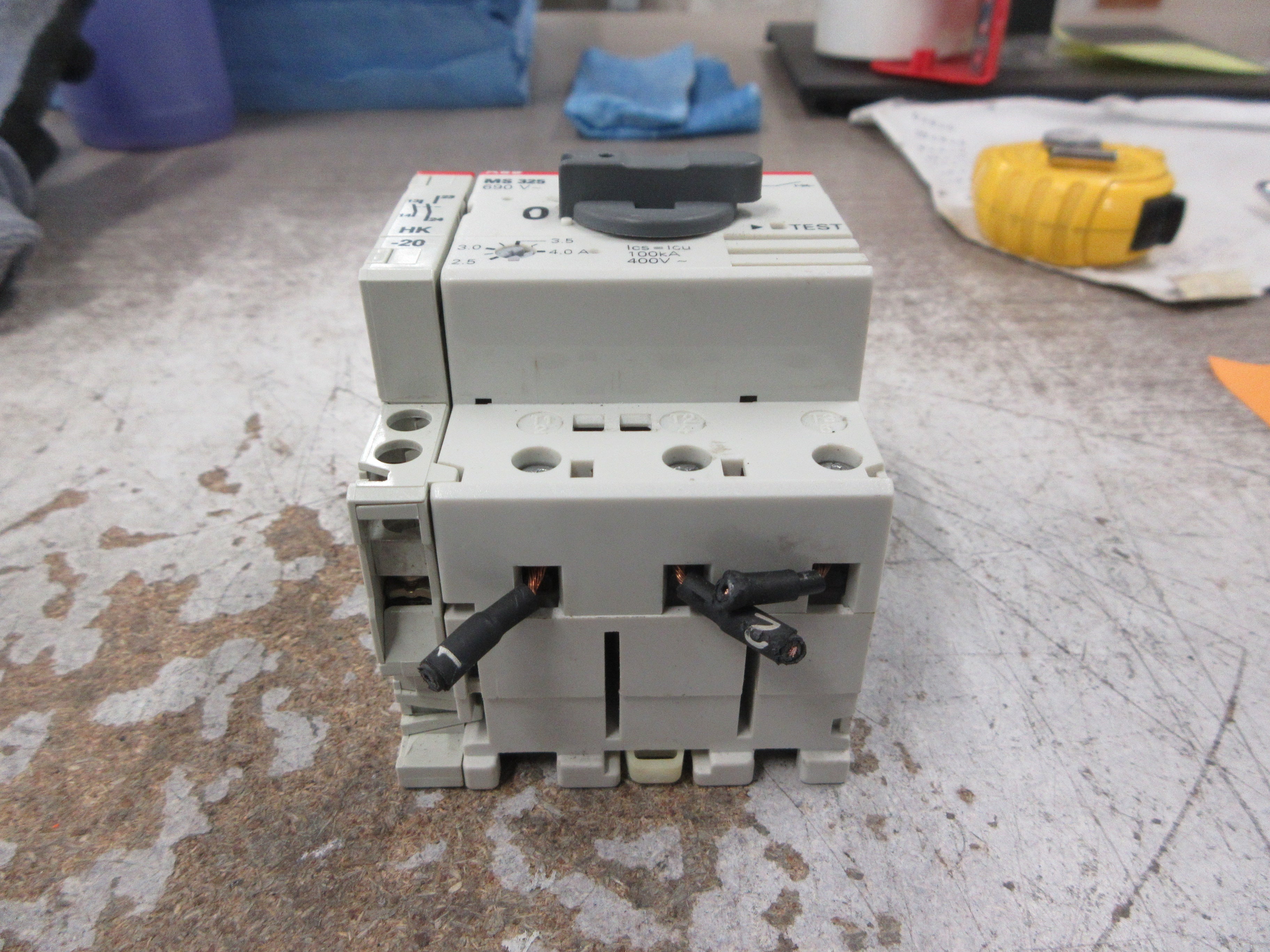ABB Manual Starter MS 325 Trip: 2.5-4.0A 600V w/ Aux Contact, Used