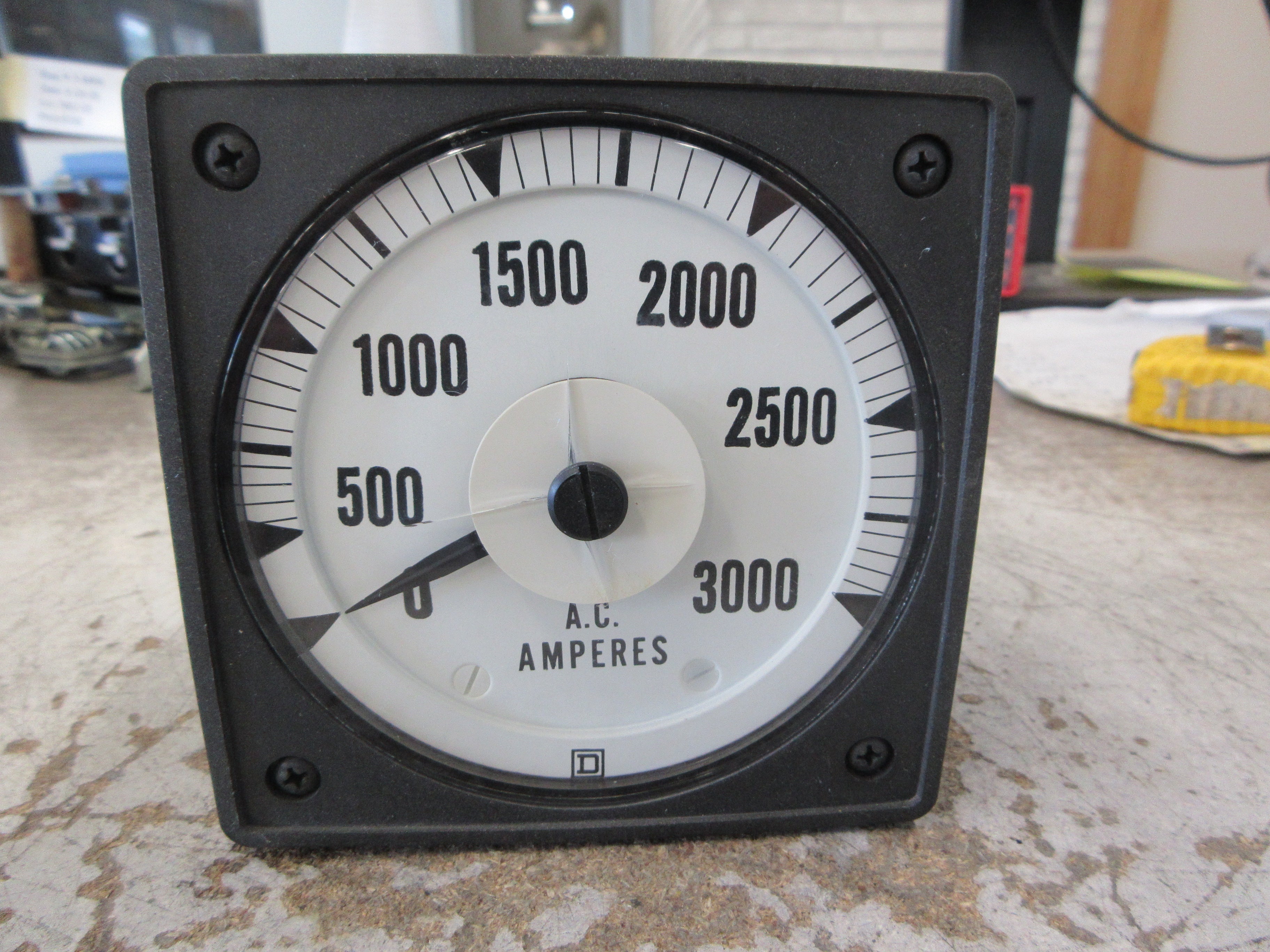 Square D AC Ammeter EAIAF Range: 0-3000A *Cracked Face* Used