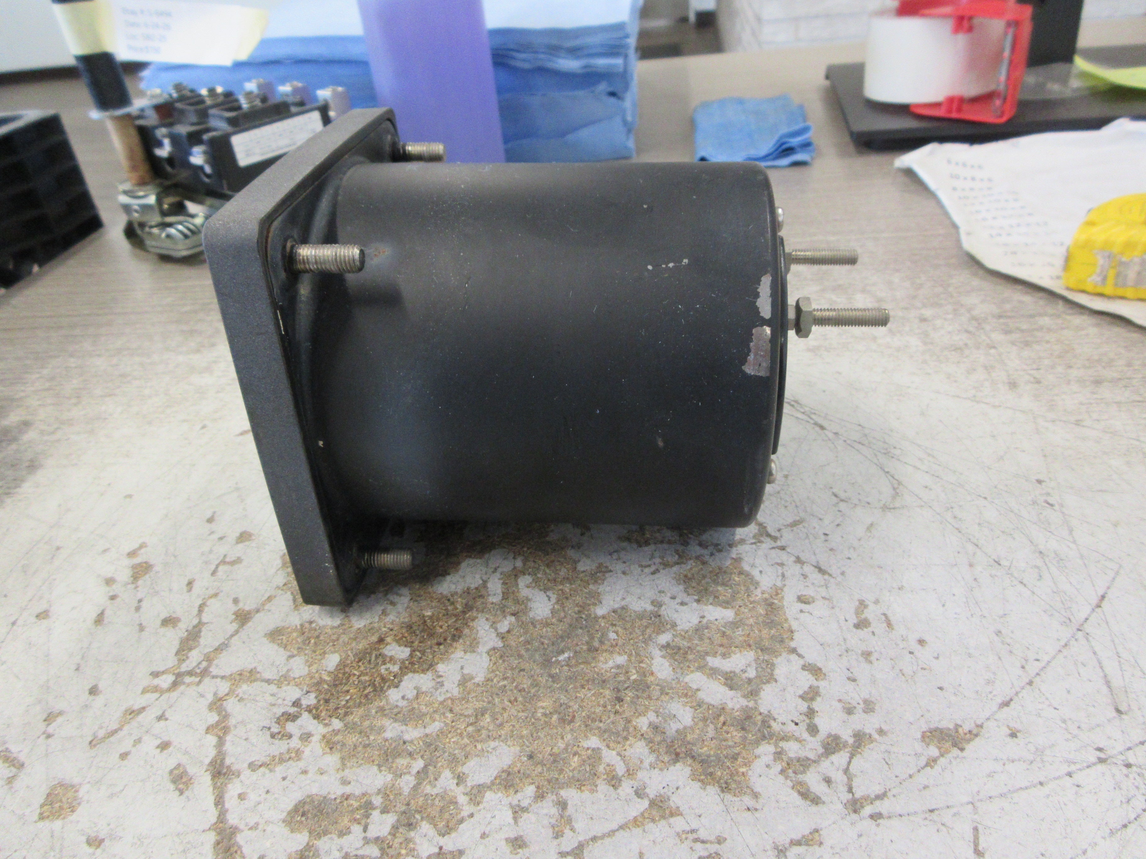 Square D AC Ammeter EAIAF Range: 0-3000A *Cracked Face* Used