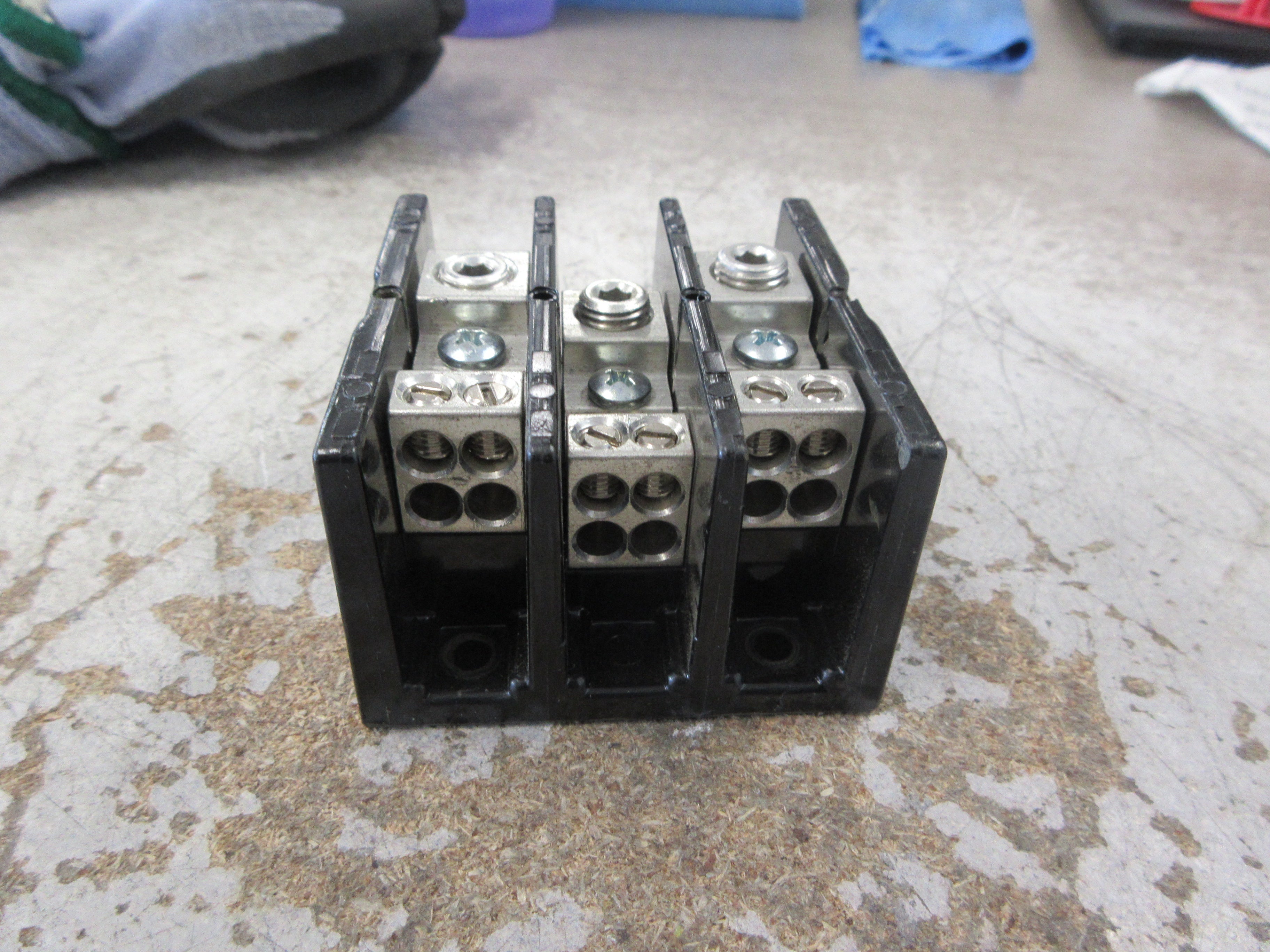Allen-Bradley Power Distribution Block 1492-PD3141 Ser. B 175A 600V 3P Used