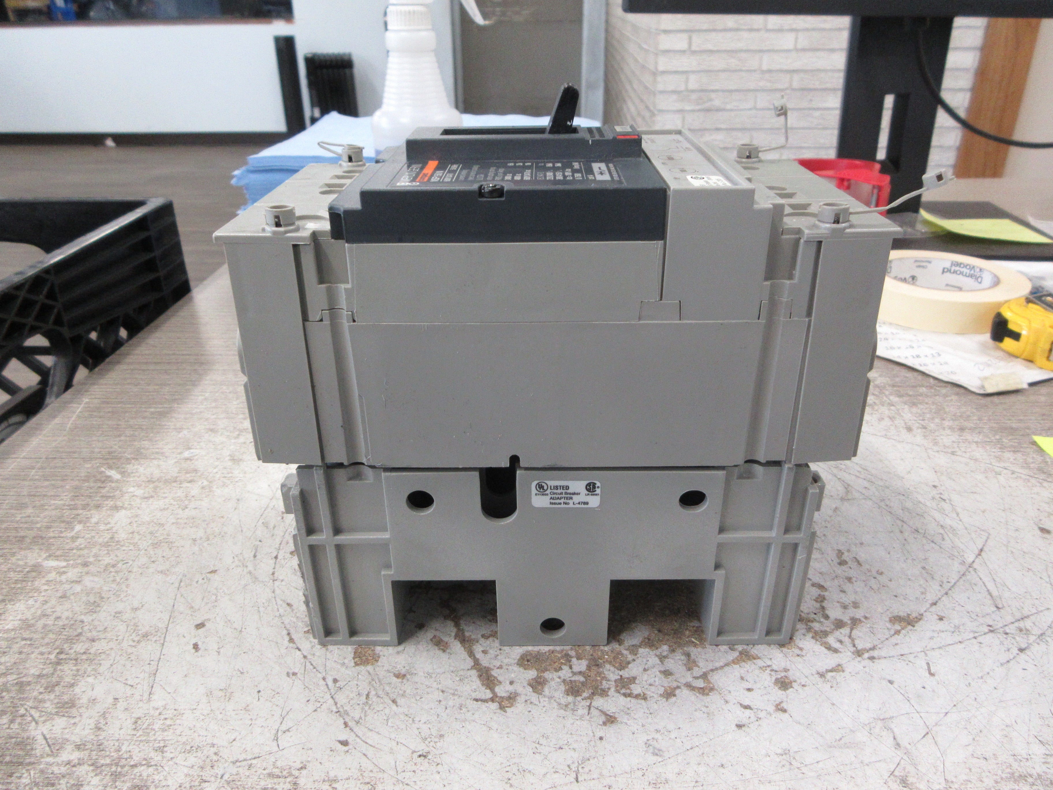 Merlin Gerin Circuit Breaker NSF150 N 70A 600V 3P W/Mounting Base Used