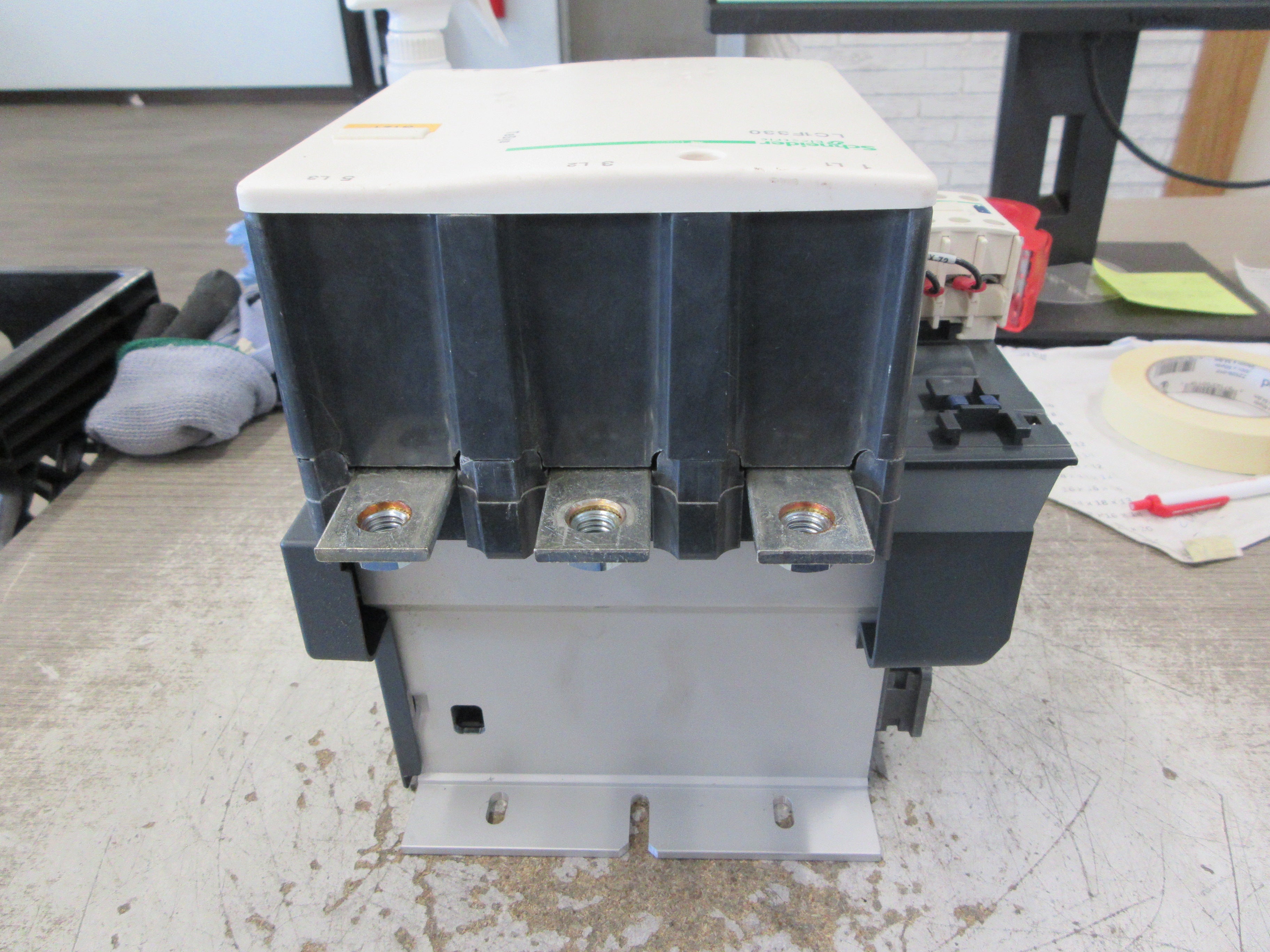 Schneider Electric Contactor LC1F330S121 24VDC Coil 370A 600V Used