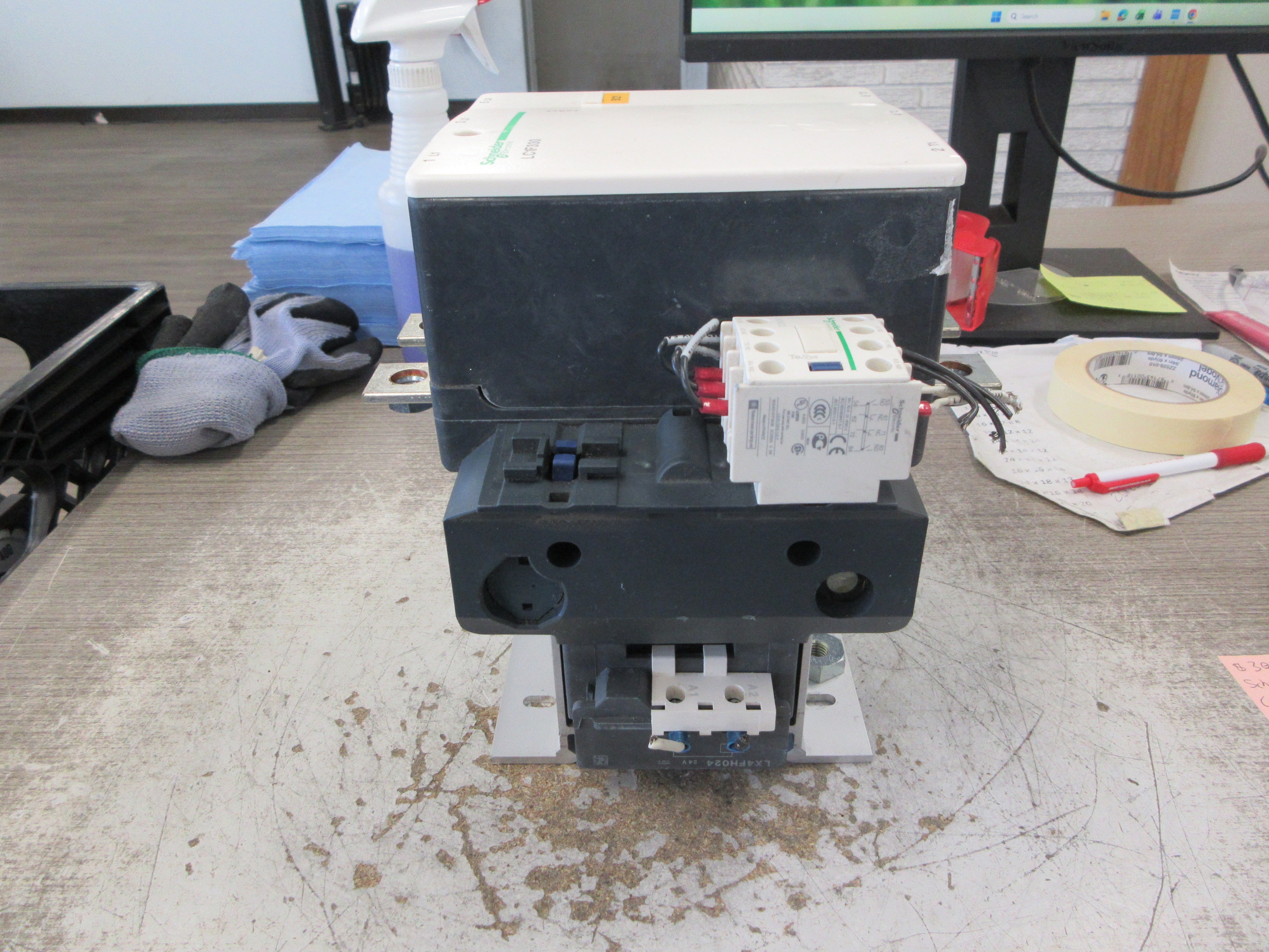 Schneider Electric Contactor LC1F330S121 24VDC Coil 370A 600V Used