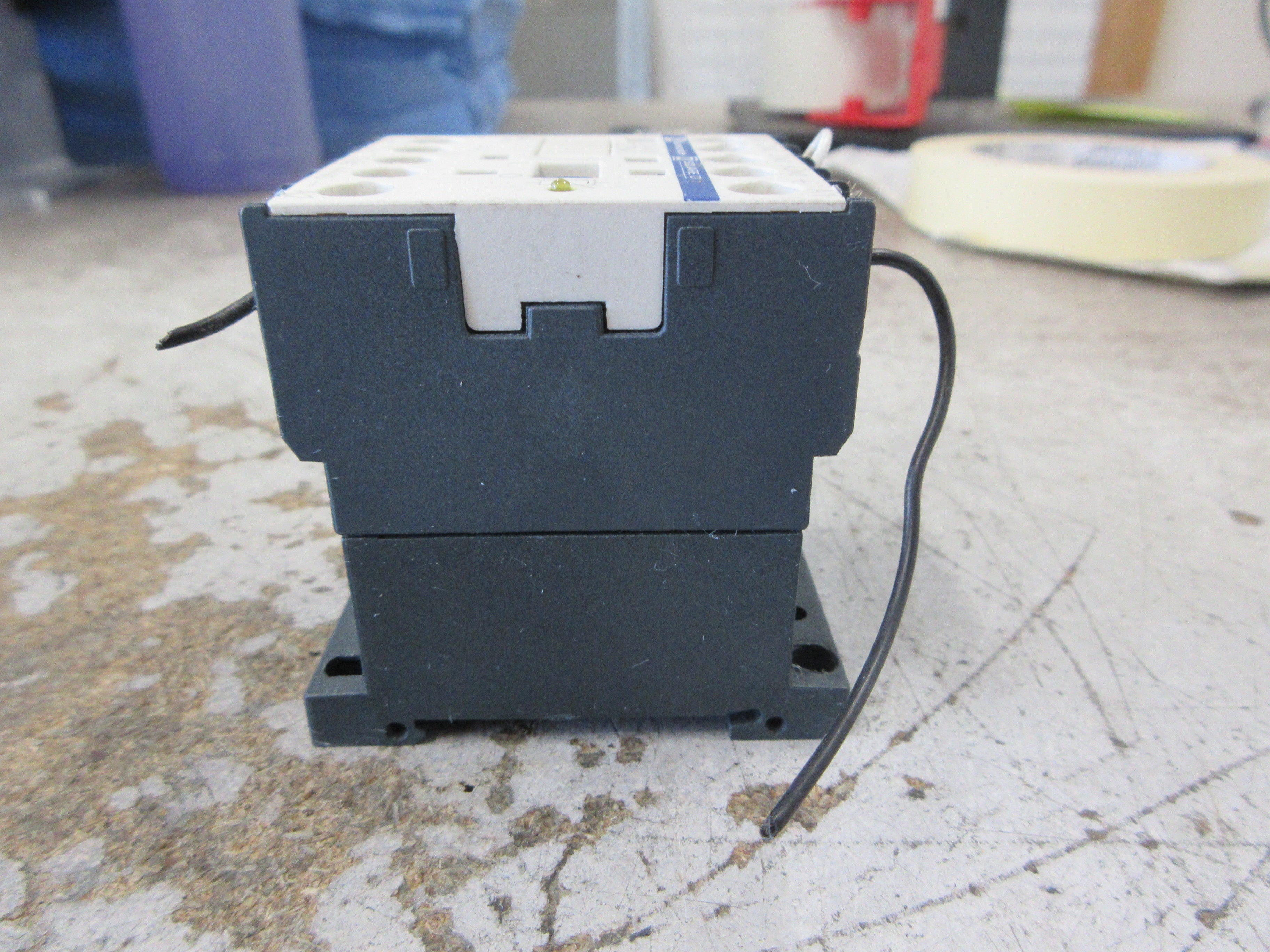 Square D Contactor CA4KN 22BW3 24VDC Coil Used