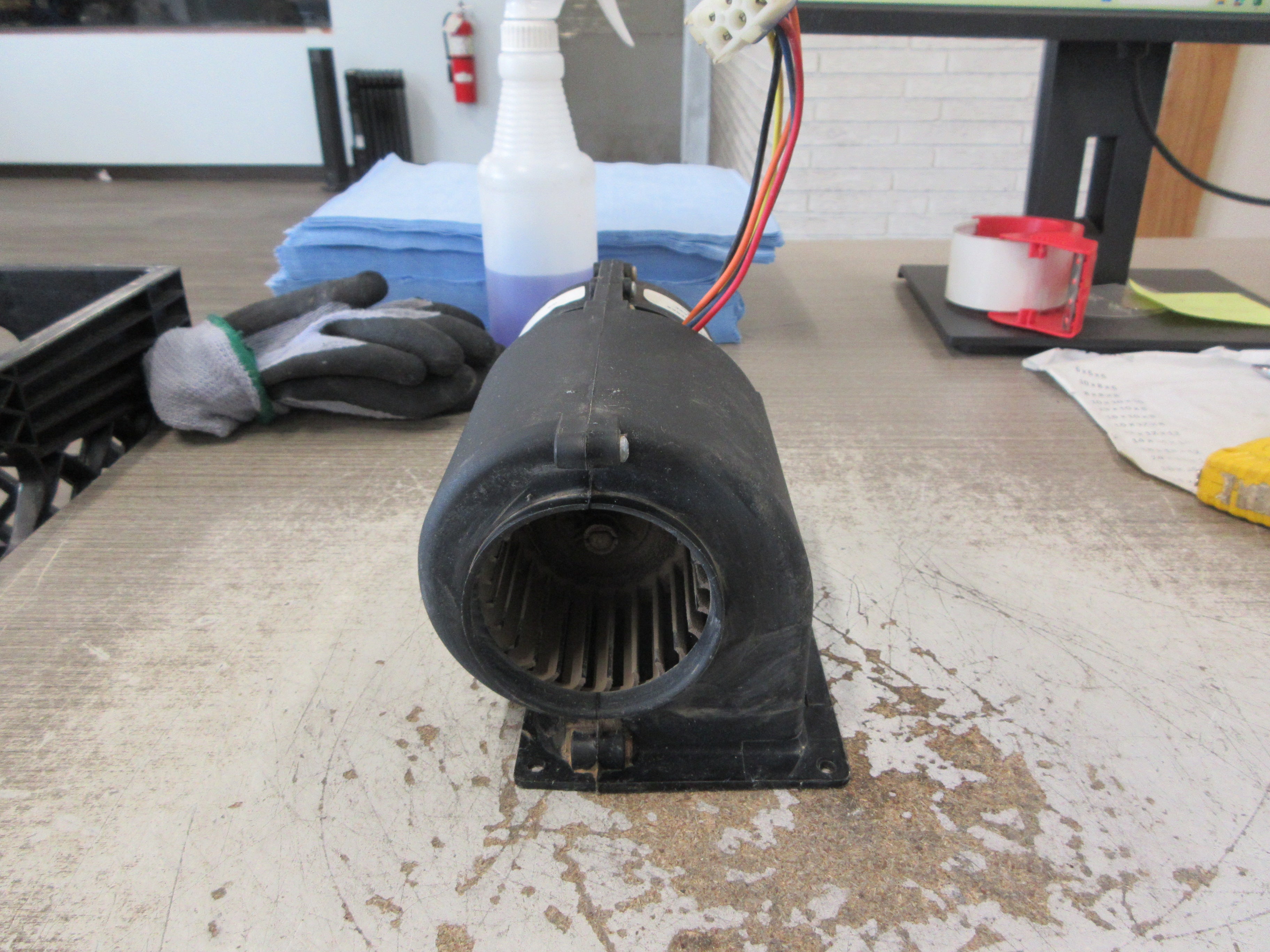 Ice Qube Blower BLWR1011 120/240V 60/50Hz 1.65/0.84A 3000/2500RPM 0.04HP Used