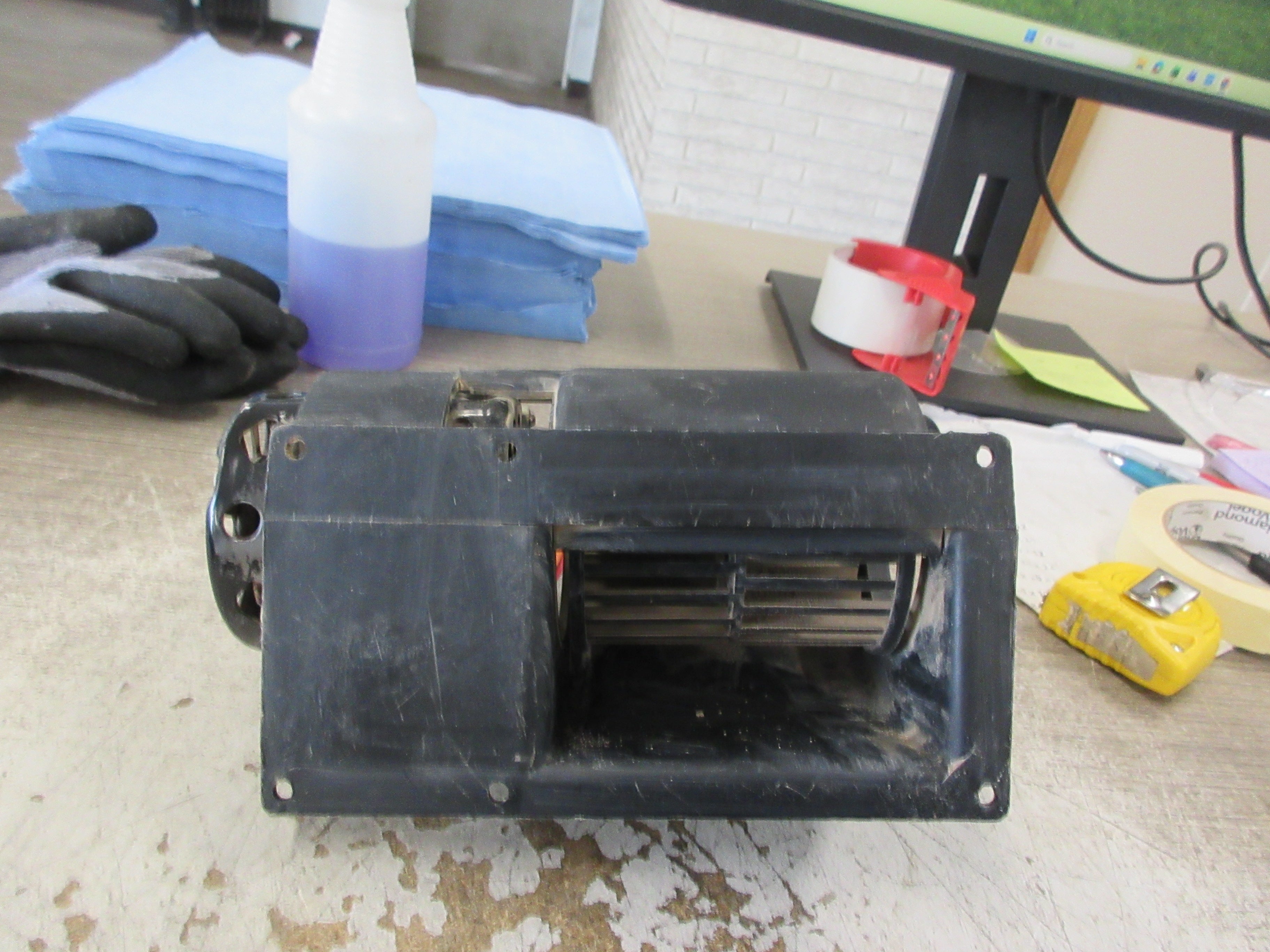Ice Qube Blower BLWR1011 120/240V 60/50Hz 1.65/0.84A 3000/2500RPM 0.04HP Used