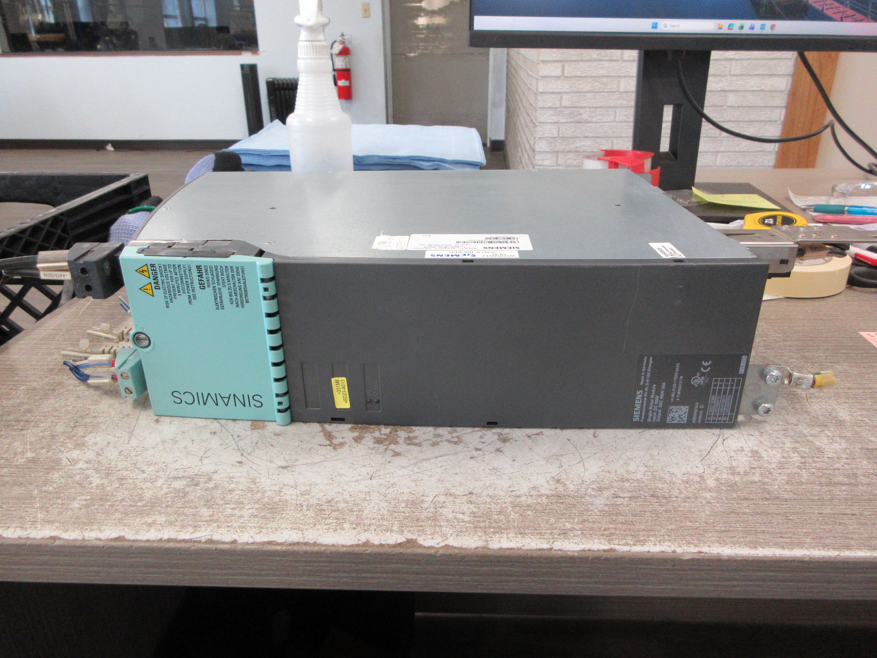 Siemens Single Motor Module 6SL3120-1TE23-0AA3 Ver.D Input: 600VDC Used