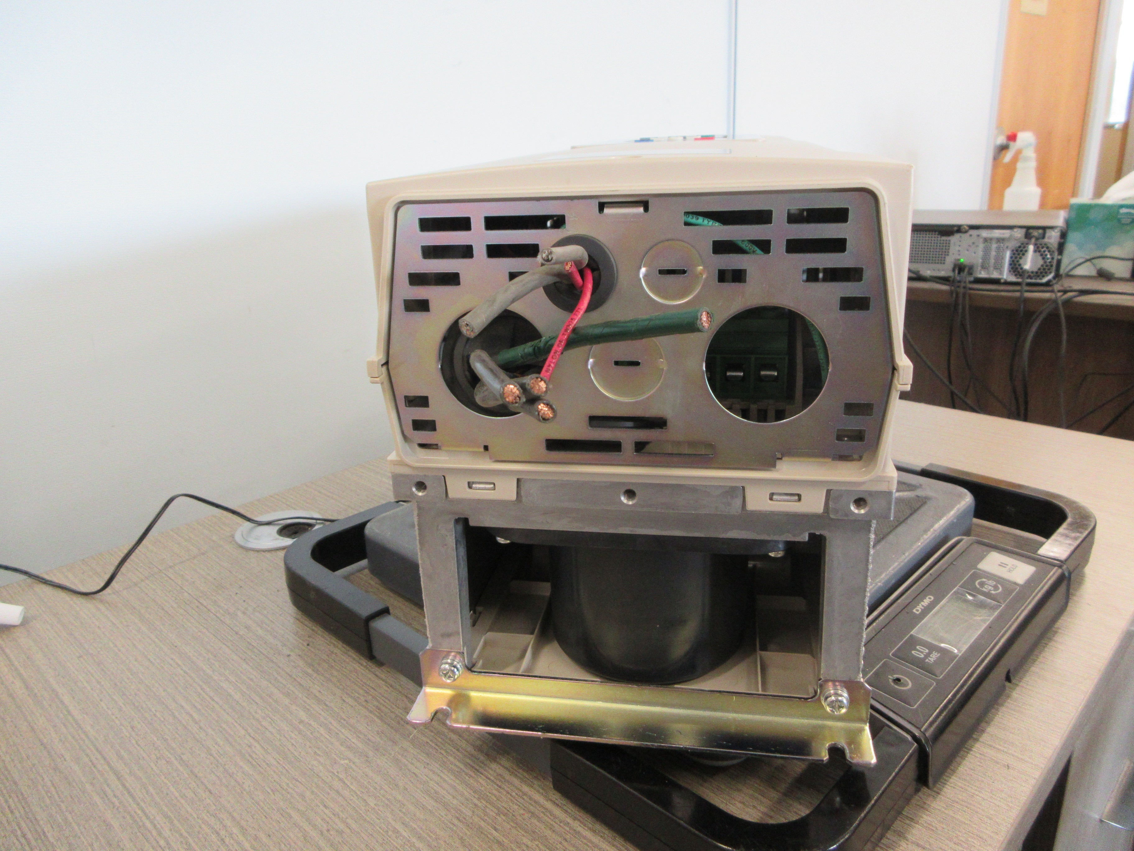 Yaskawa HV600 AC Drive CIPR-HV60U2046CFAA-AAAAHA Rev. A 15HP 3Ph Used