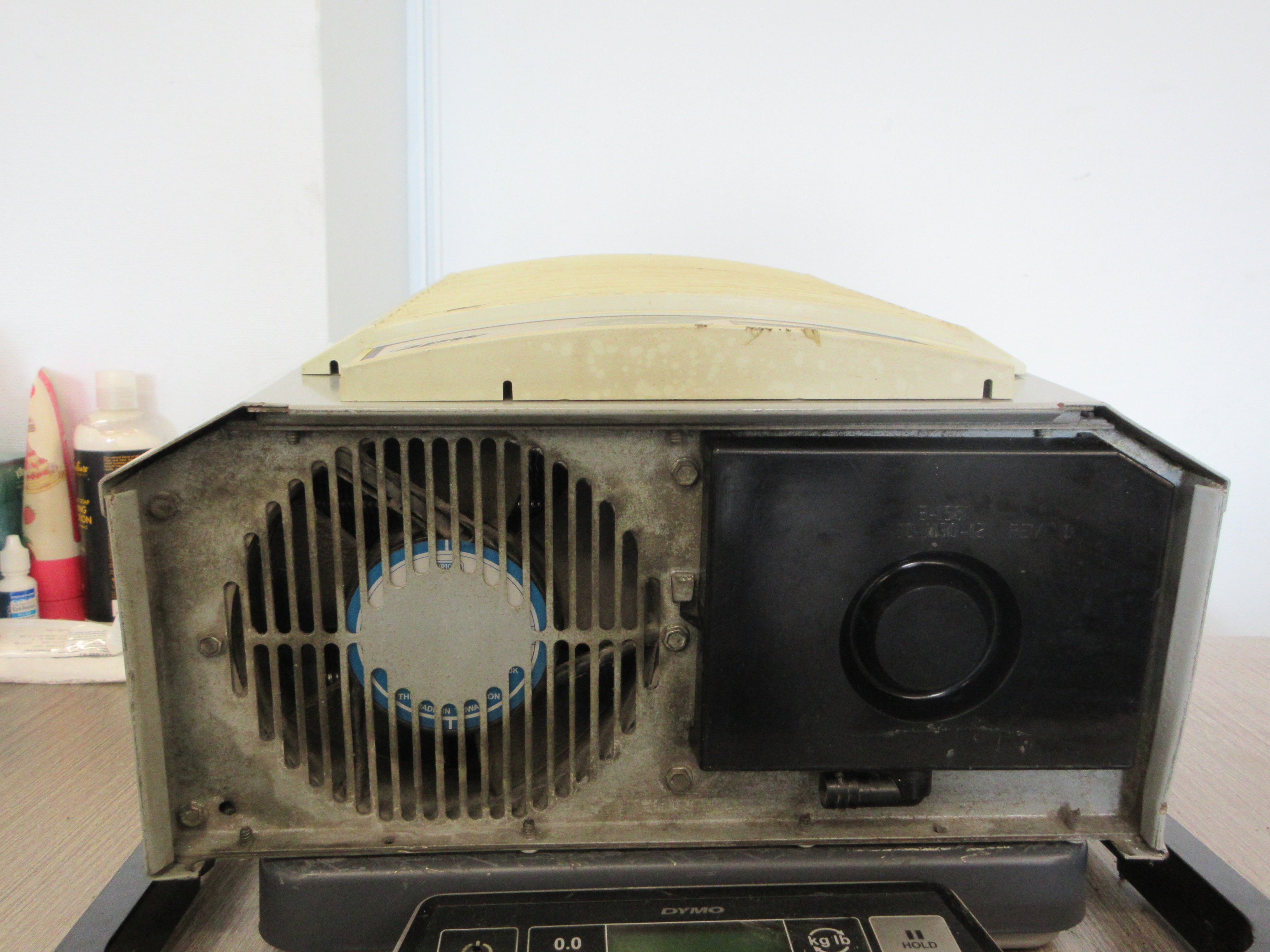 APW McLean Electronic Enclosure Air Conditioner M13-0116-G1014 800/1000 BTU Used