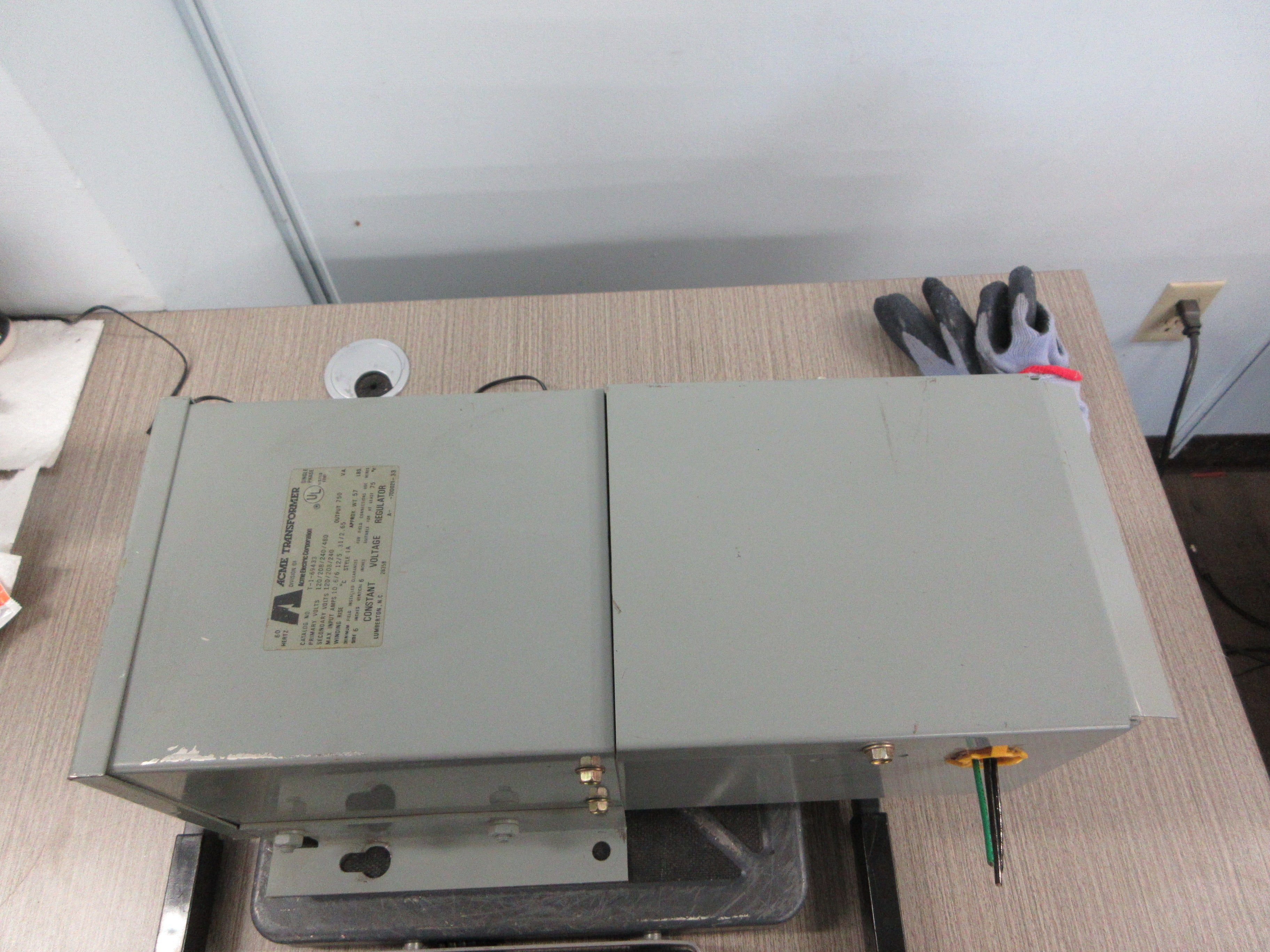 Acme Transformer Constant Voltage Regulator T-1-69433 750VA Used
