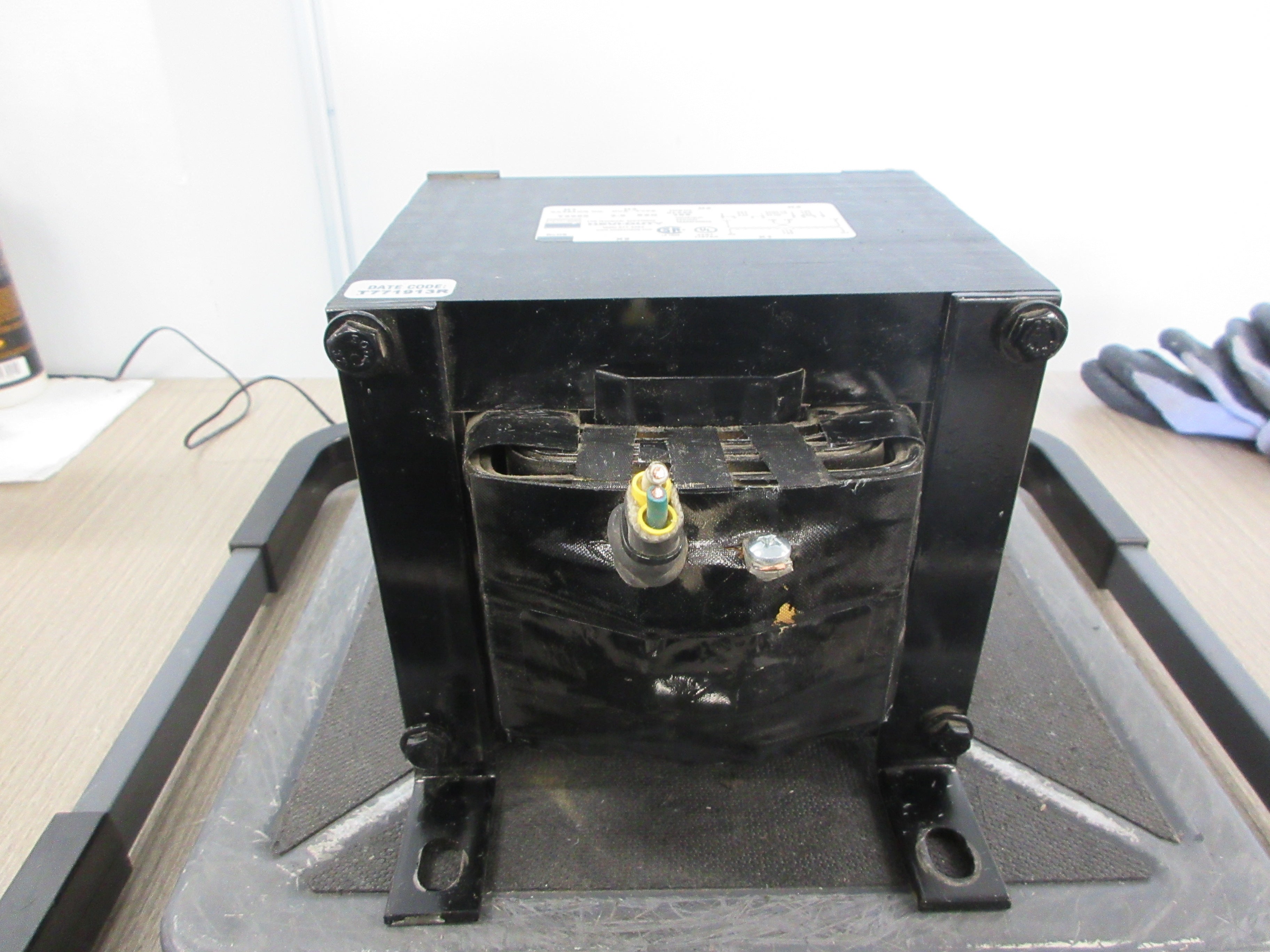 Hevi-Duty Type SZO Control Transformer Y2000 2KVA Pri: 240/480V Sec: 120V Used