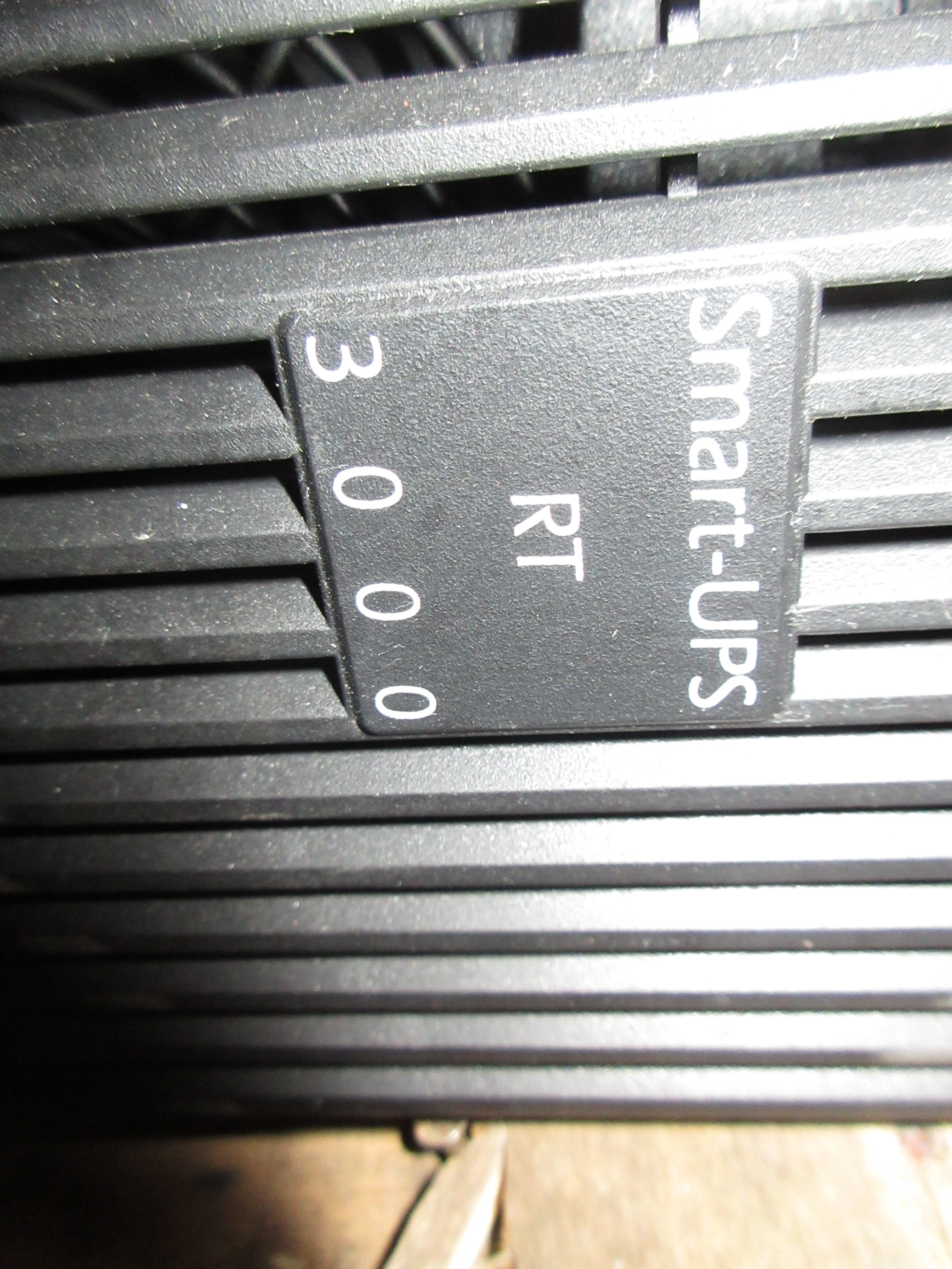 APC Smart-UPS RT-3000 3000VA Input: 220-240V , 50/60Hz , 16A Used