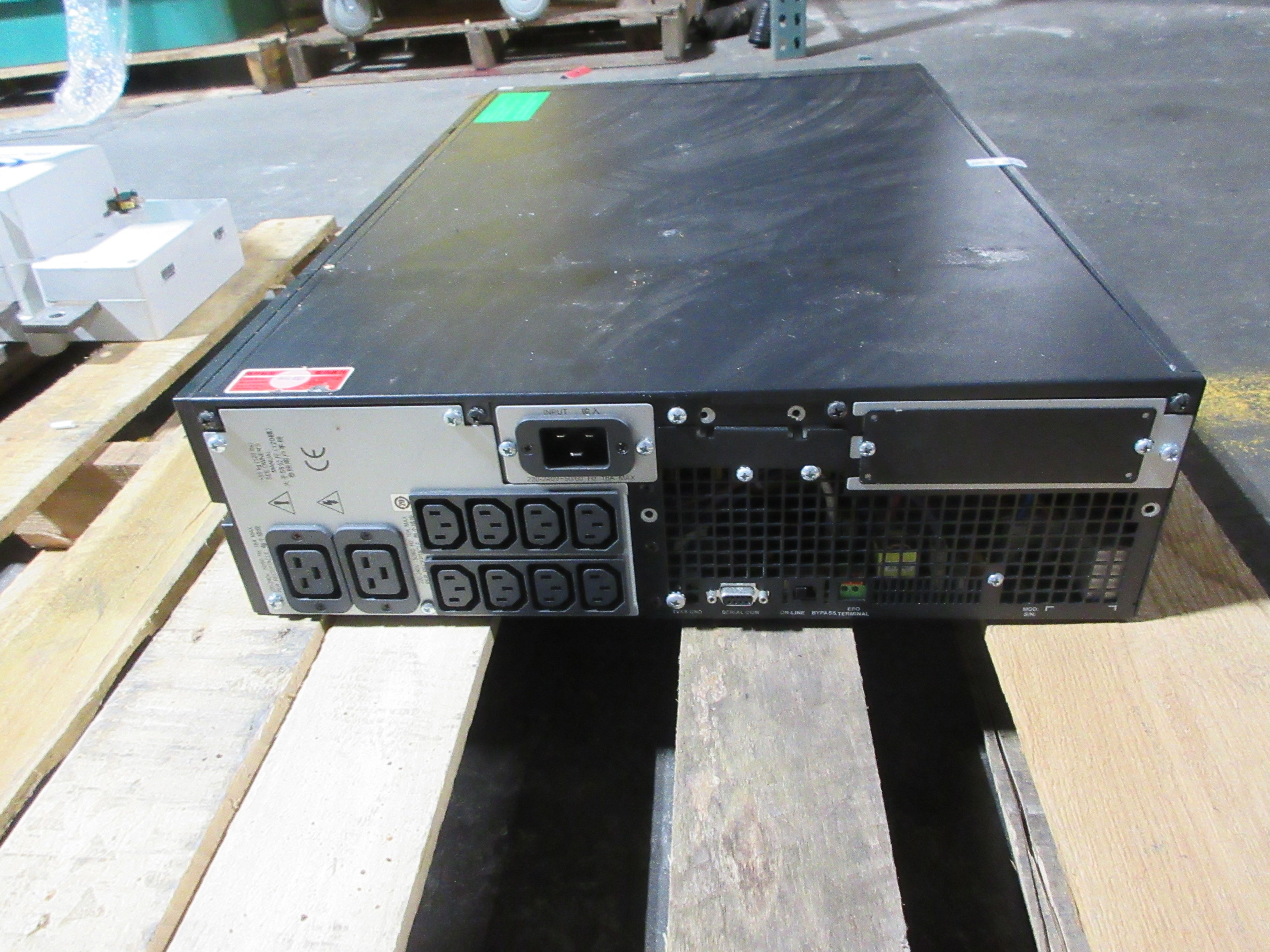 APC Smart-UPS RT-3000 3000VA Input: 220-240V , 50/60Hz , 16A Used