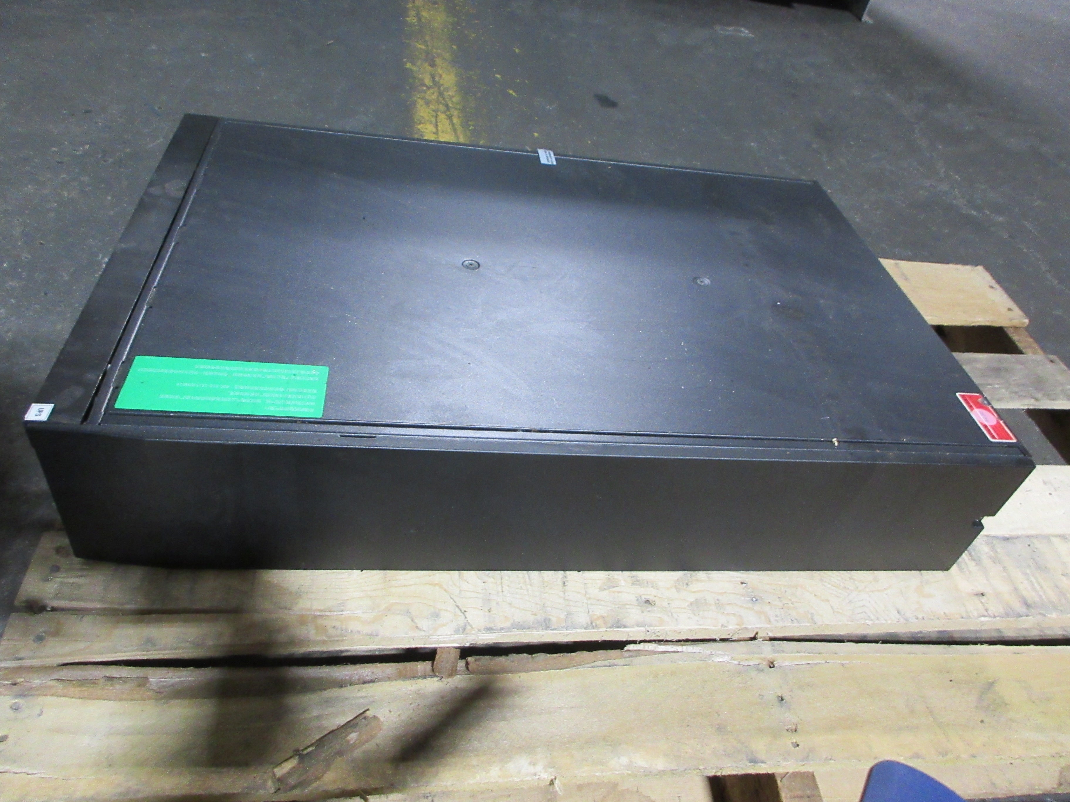 APC Smart-UPS RT-3000 3000VA Input: 220-240V , 50/60Hz , 16A Used